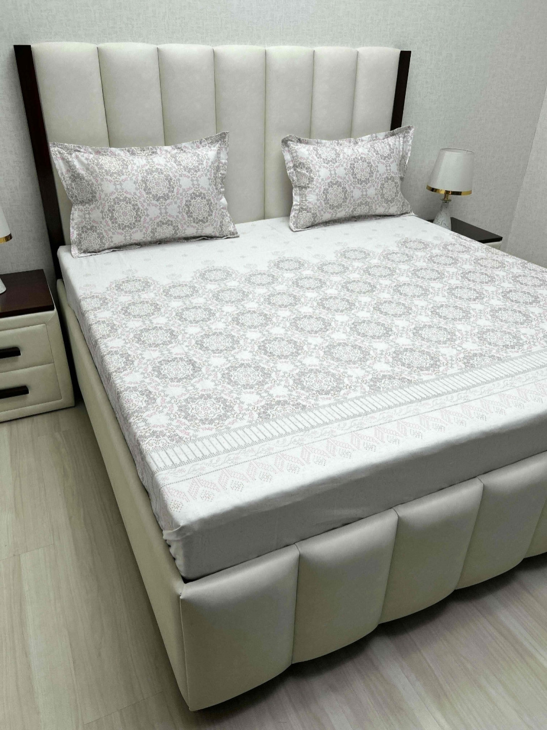 

Pure Decor Royal Passion White 350 TC Pure Cotton Queen Bedsheet Set 2.28 m x 2.54 m