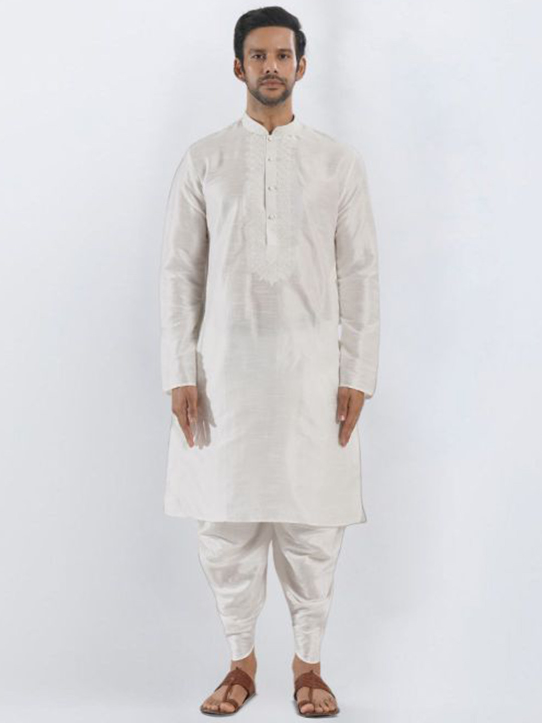 

SULAKSHACOUTUREZ Floral Yoke Design Mandarin Collar Art Silk Straight Kurta & Dhoti Pants, White