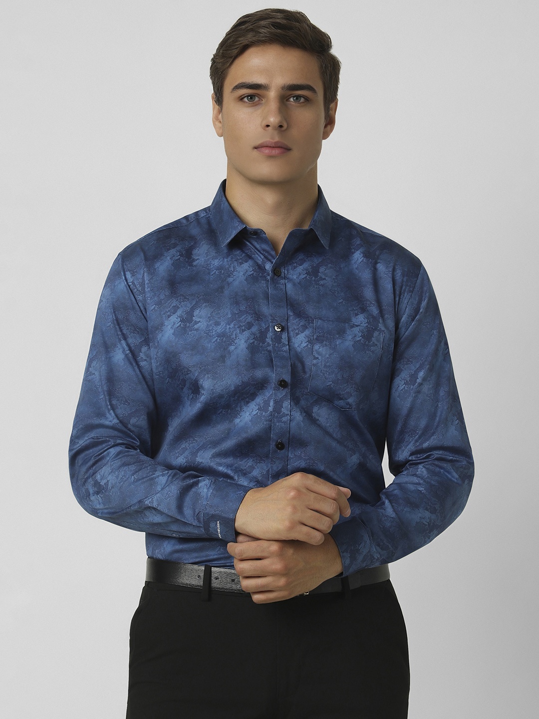 

V Dot Men Slim Fit Spread Collar Abstract Printed Cotton Formal Shirt, Navy blue