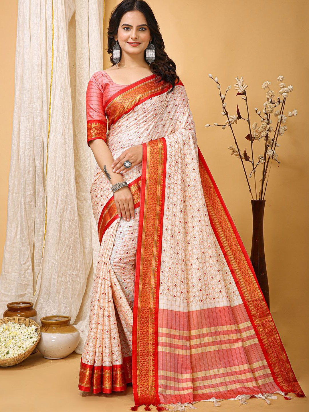 

Anouk Rustic Ethnic Motifs Zari Sungudi Saree, Off white