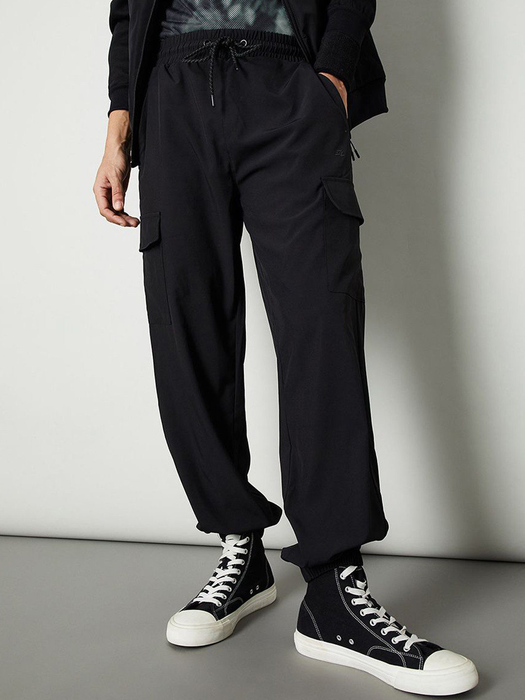 

max Men Mid Rise Cargo Joggers, Black