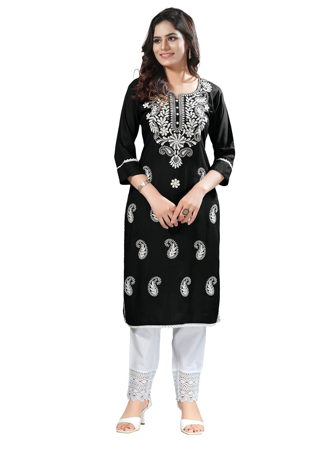 

DREAM & DZIRE Paisley Embroidered Round Neck Pure Cotton Straight Kurta, Black