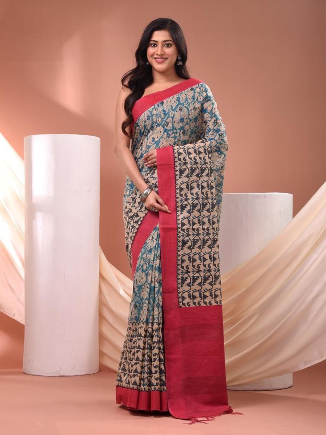 

VIBHAVARI Floral Silk Blend Saree, Blue