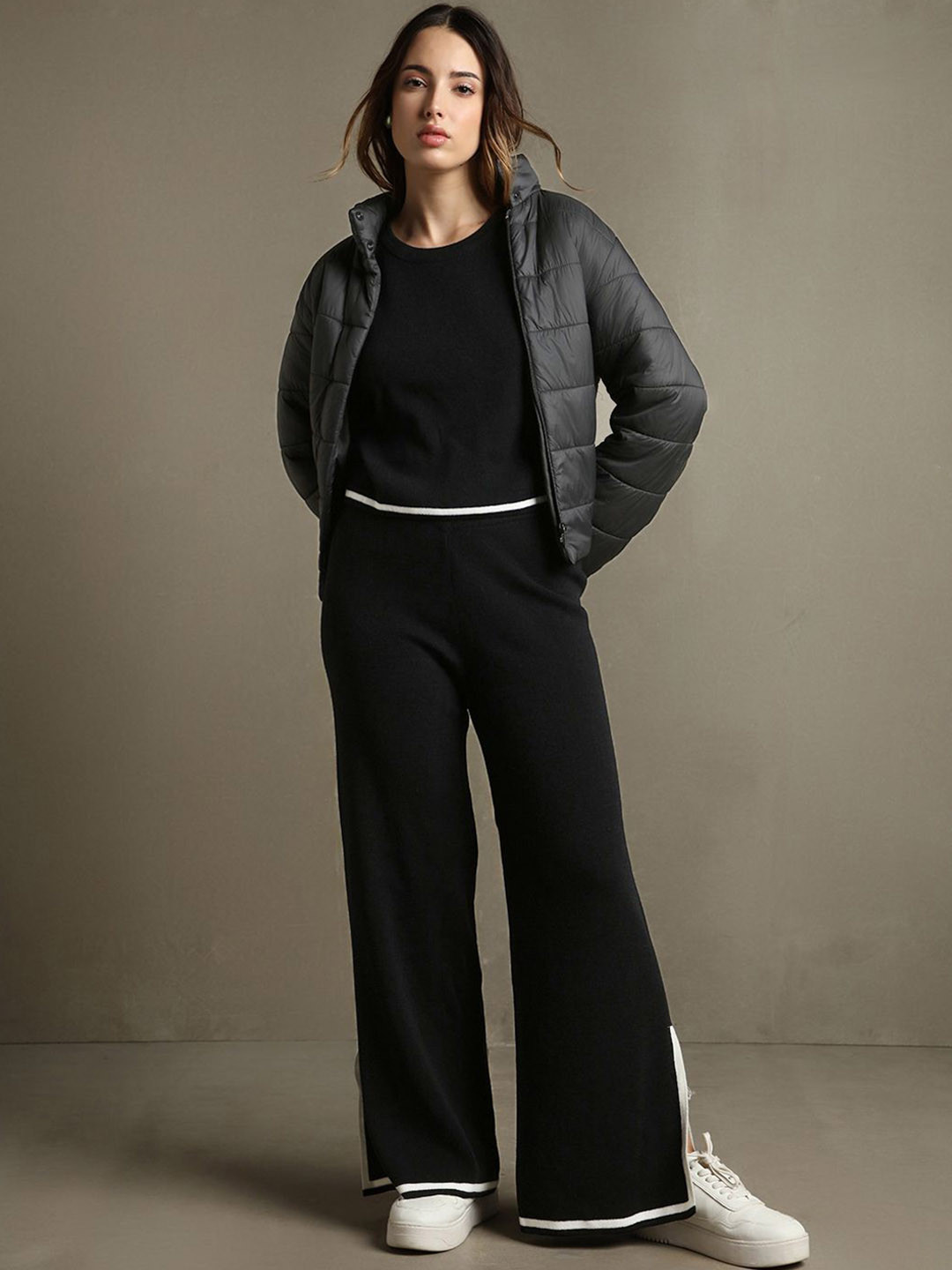 

DL Woman Self-Design Round Neck Sweater With Trousers, Black
