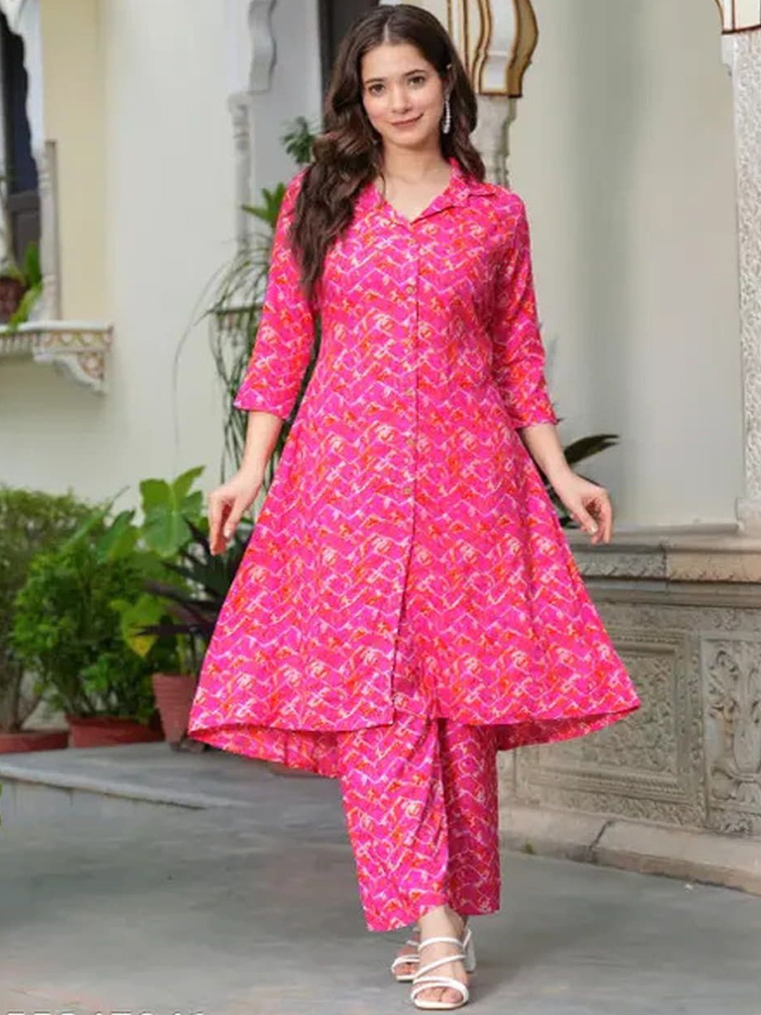 

The loom craft Women Floral Printed Regular Kurta with Palazzos, Pink