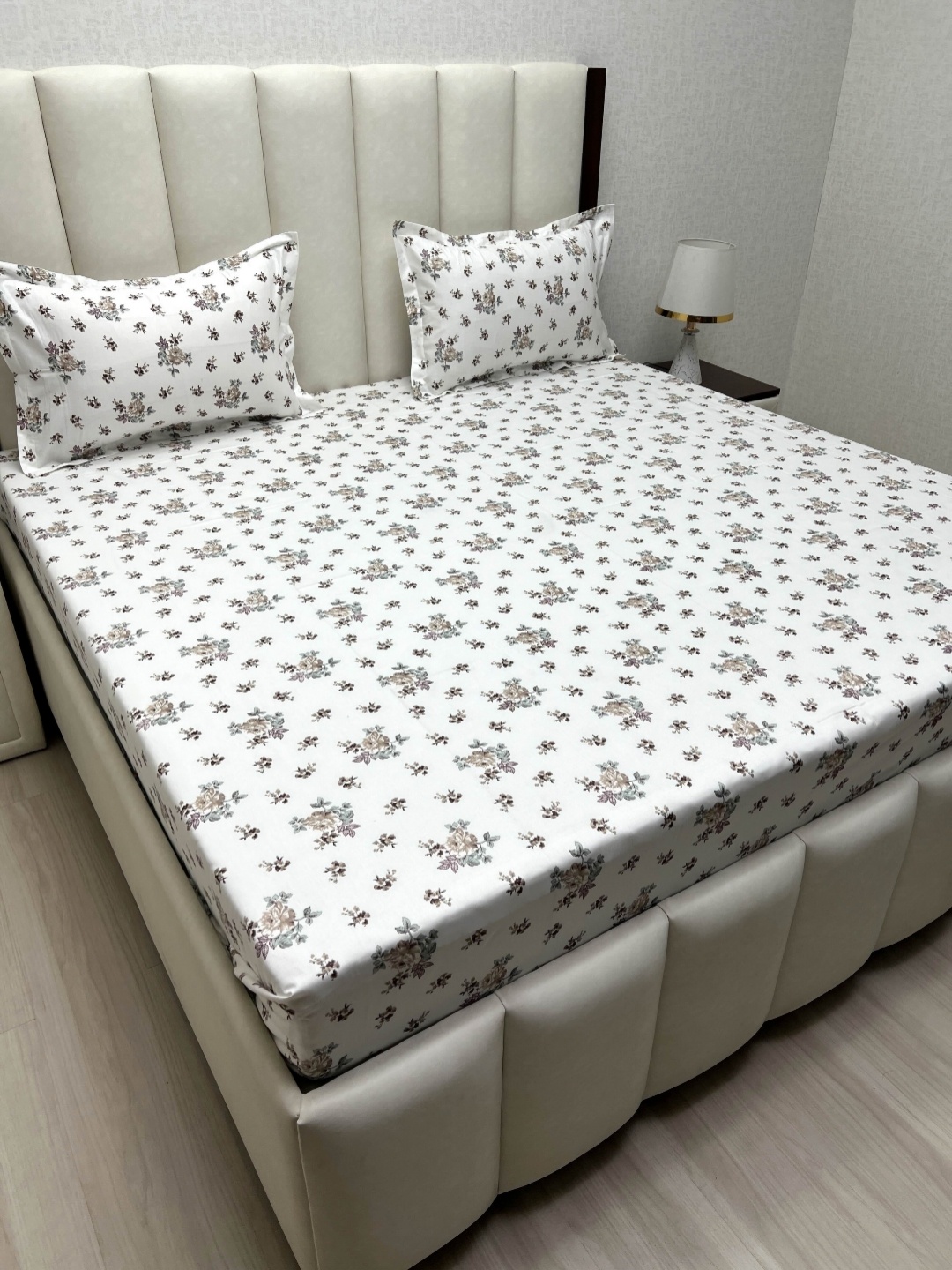 

Pure Decor Royal Passion White Printed Cotton 330 TC Queen Bedsheet Set 2.28 m x 2.54 m