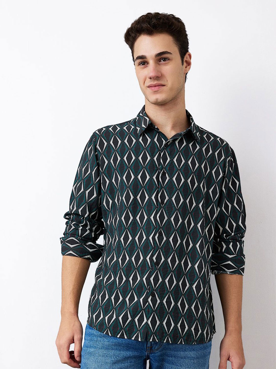 

SPYKAR Men Spread Collar Geometric Printed Casual Shirt, Green