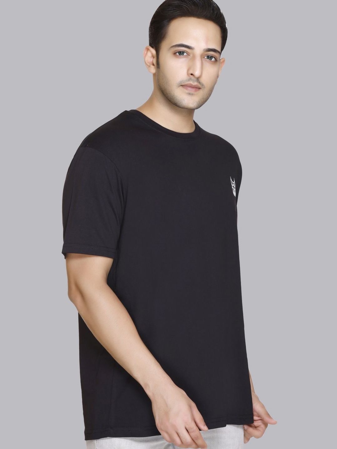 

STELVIN Men Printed Cut Outs T-shirt, Black