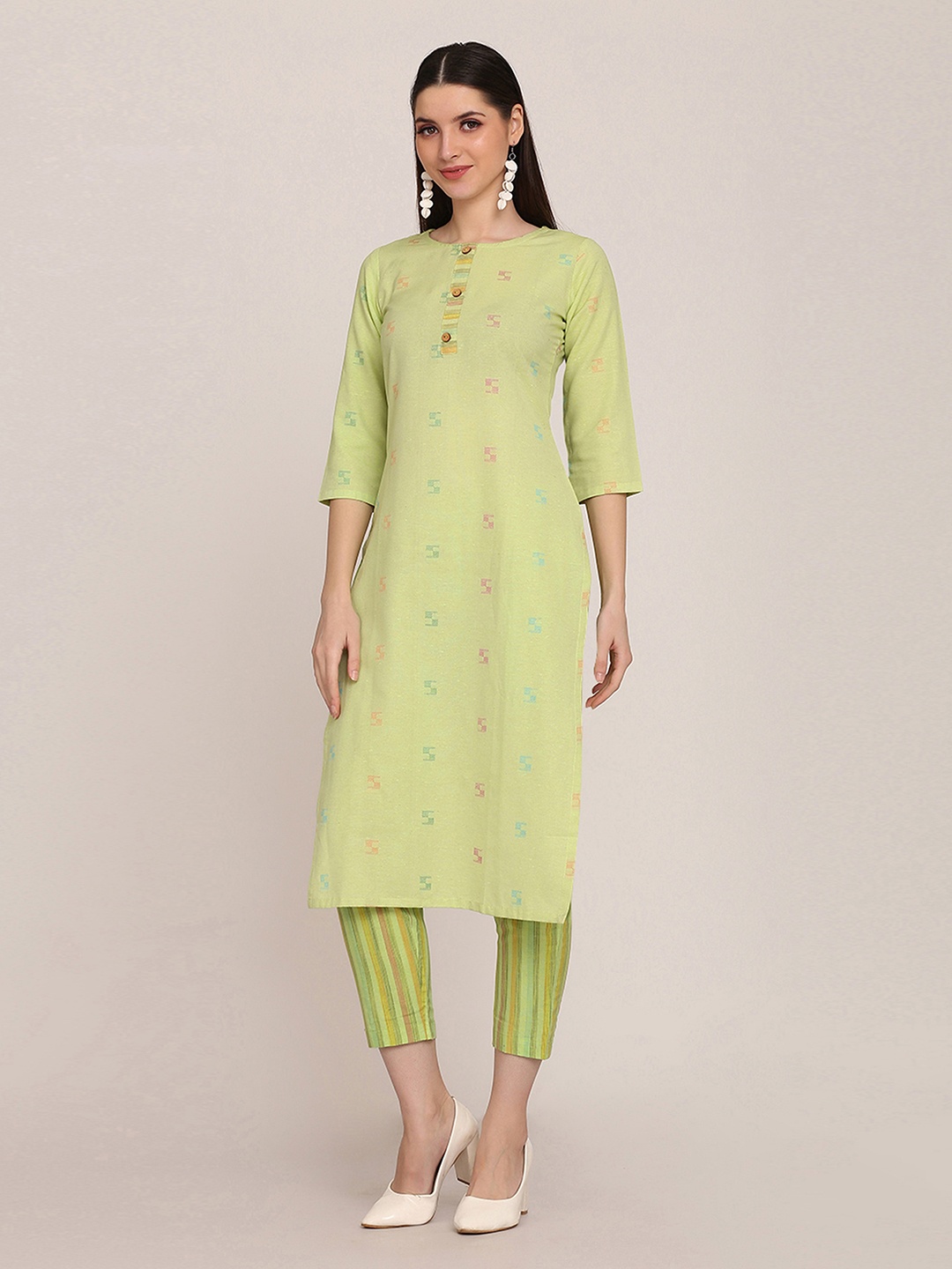 

Fourleaf Women Floral Regular Thread Work Kurta with Trousers, Green