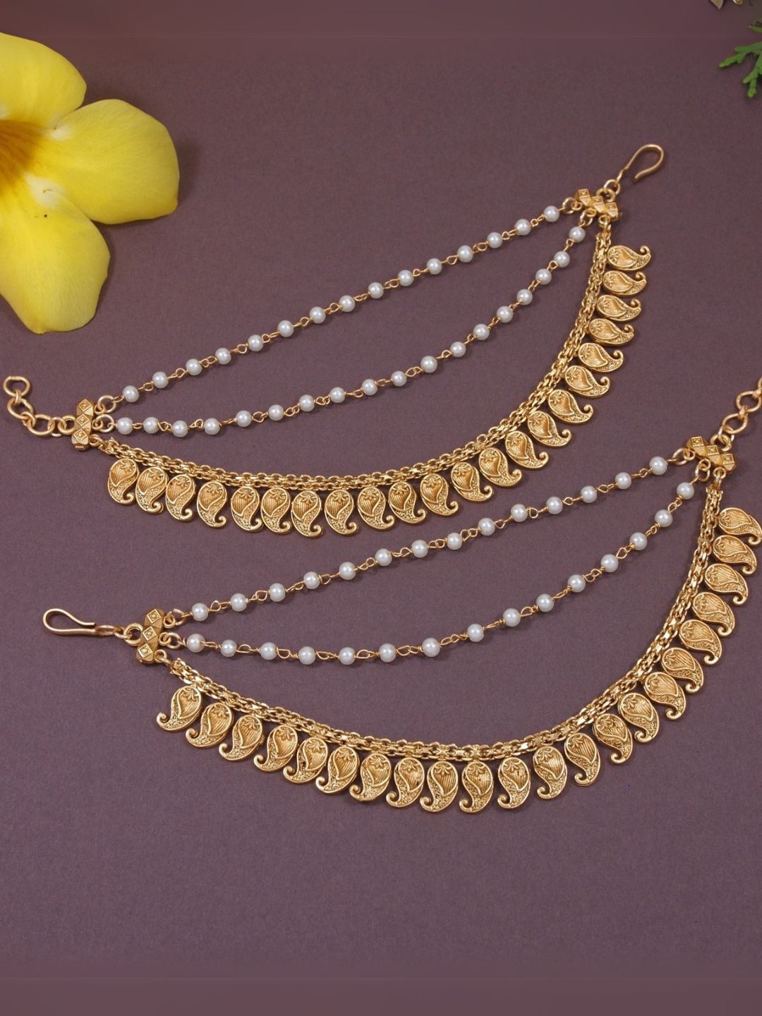 

I Jewels Gold-Plated Artificial Beaded Contemporary Shaped Ear Cuff