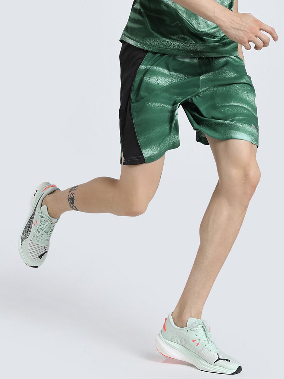 

Puma Velocity Men Printed Mid Rise Running Shorts, Green