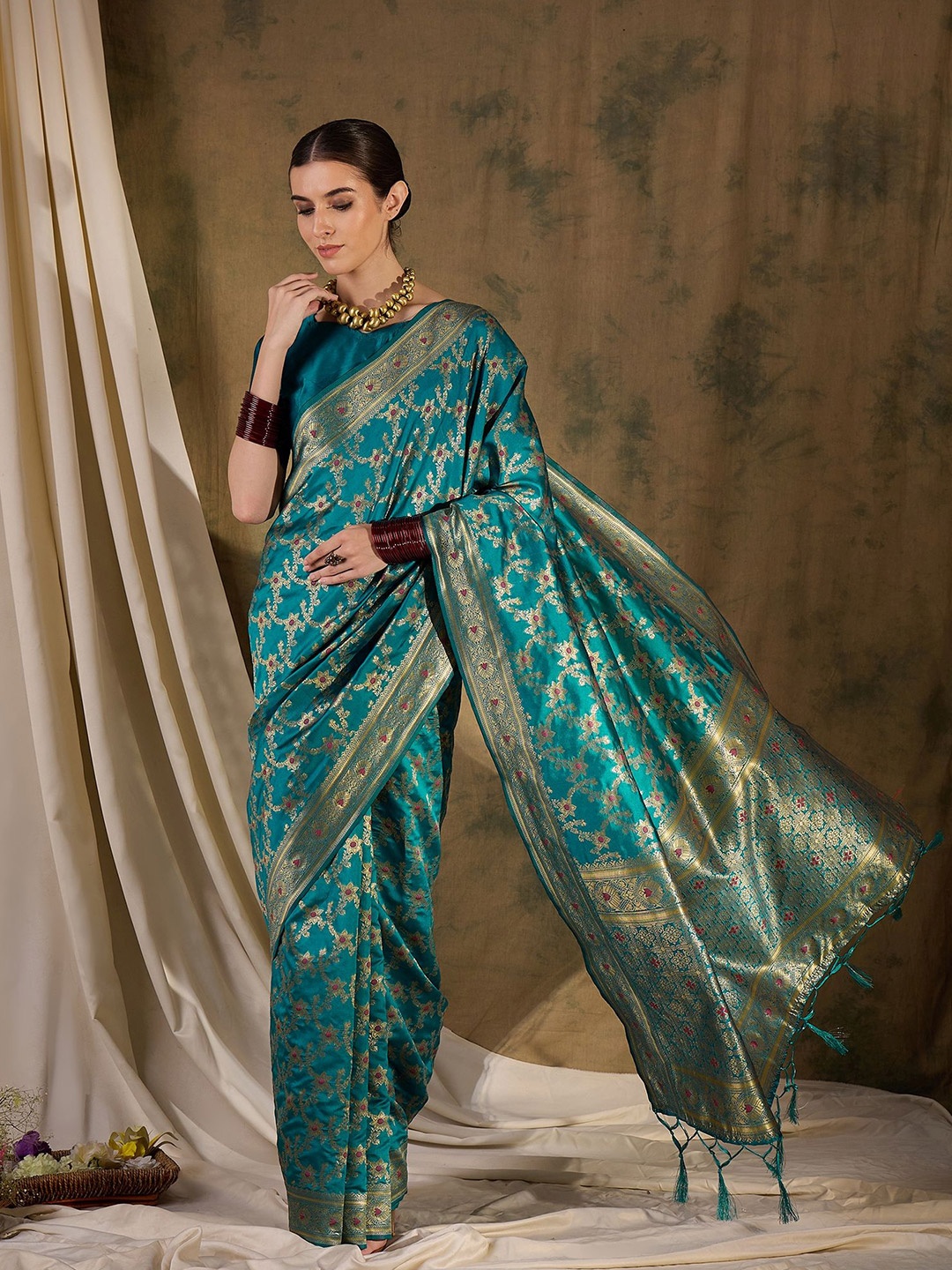

DEVATITHI Ethnic Motifs Zari Silk Blend Banarasi Saree, Teal