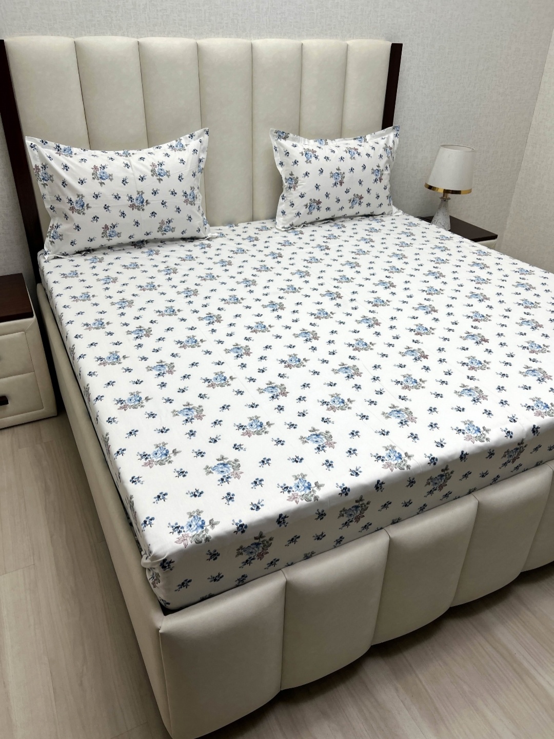 

Pure Decor White & Blue Floral Pure Cotton 250 TC Queen Bedsheet Set 2.28 m x 2.54 m