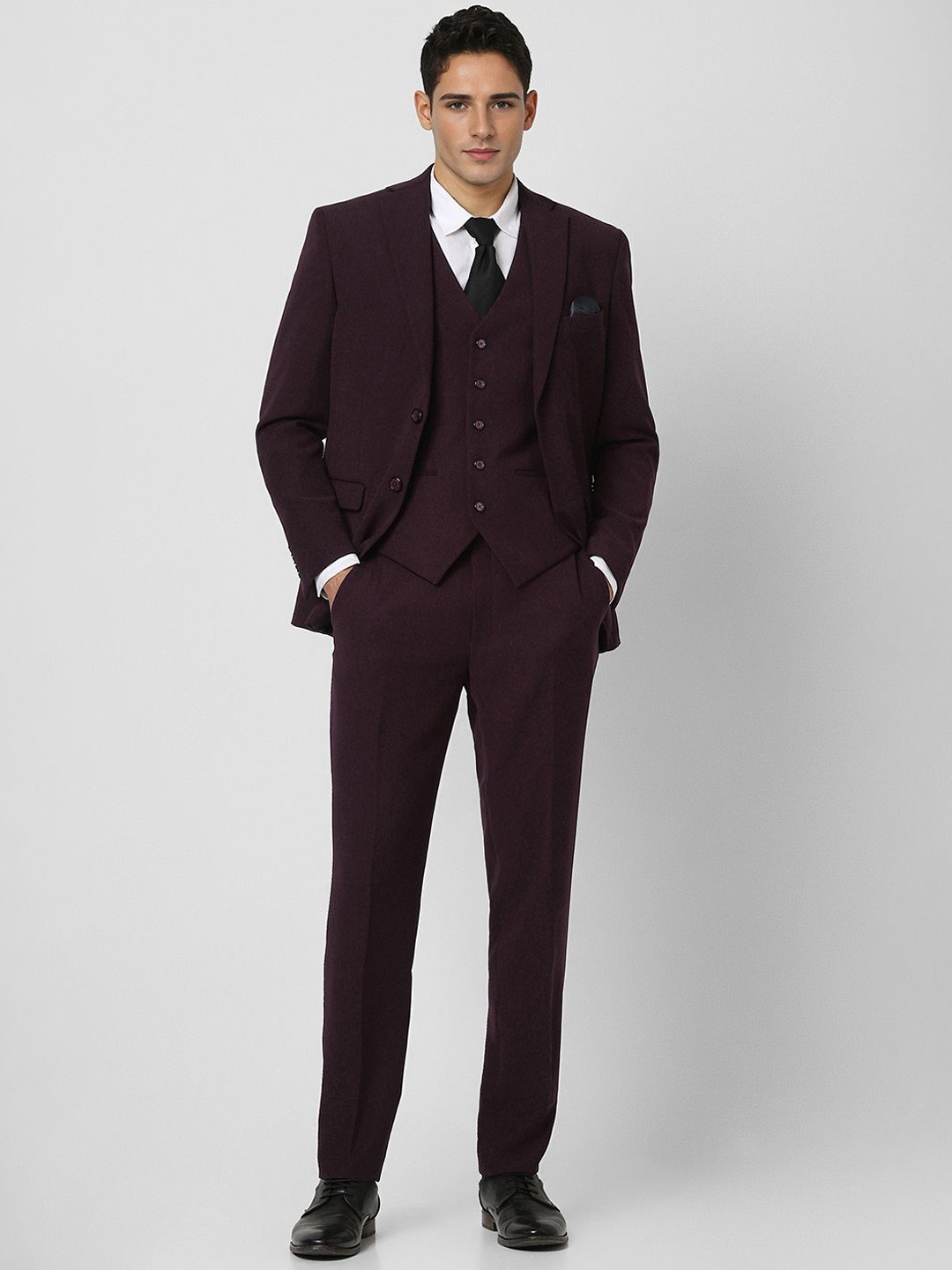

Peter England Elite Men Slim Fit Single-Breasted Three Piece Formal Suit, Maroon