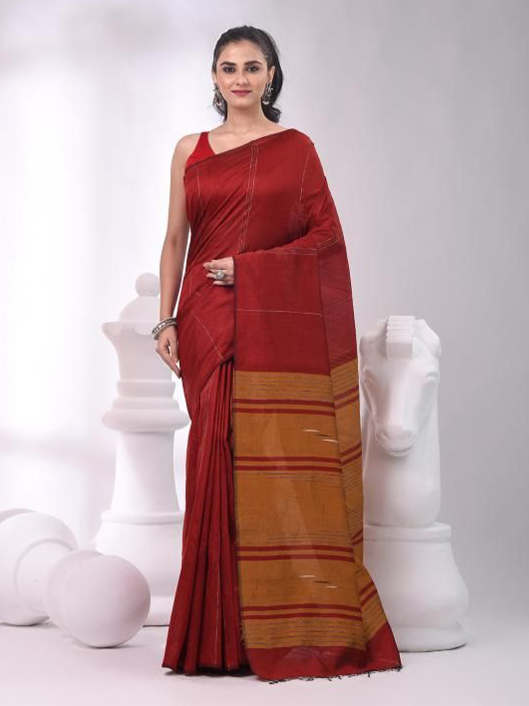 

VIBHAVARI Striped Zari Saree, Red