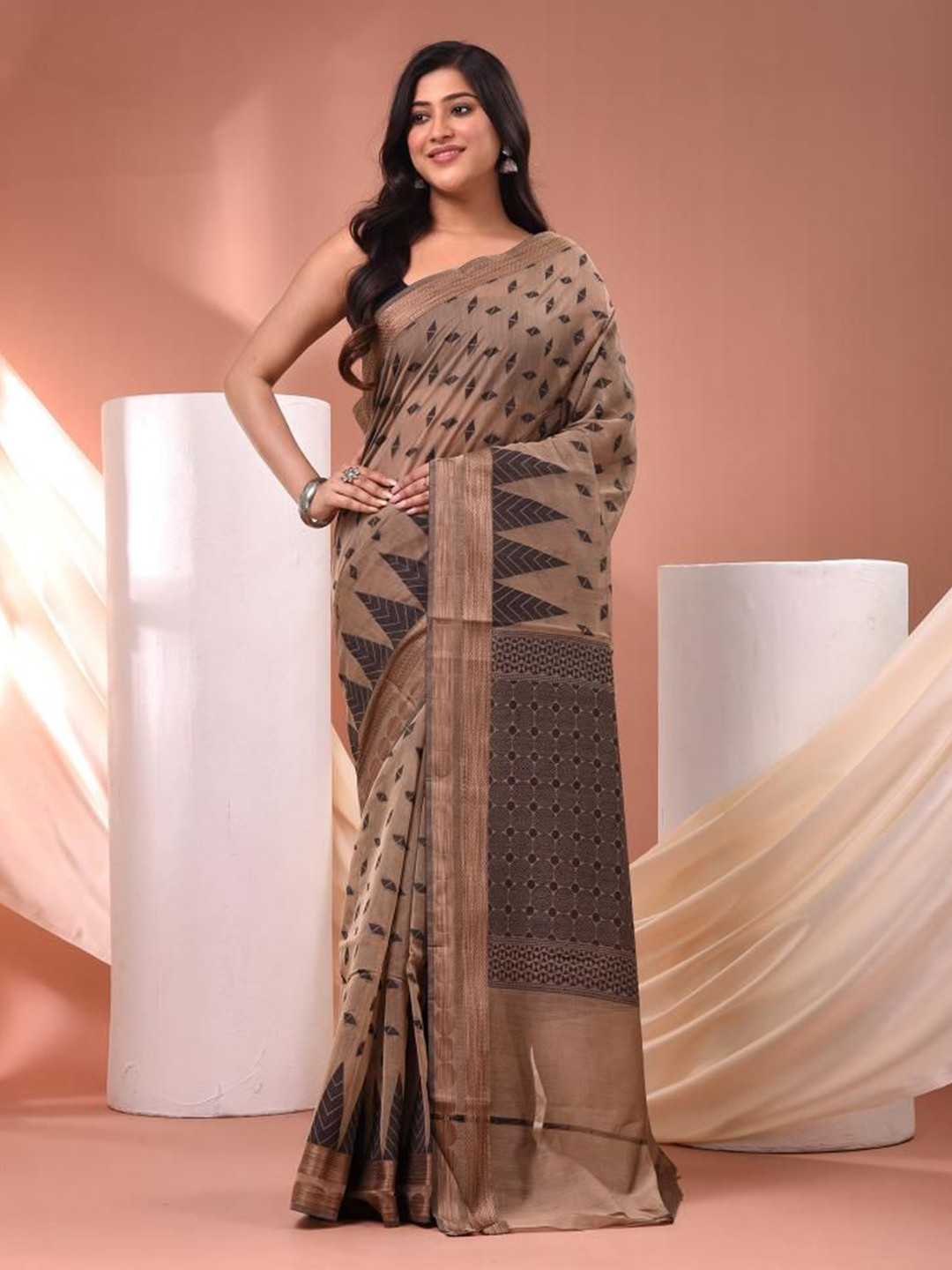

VIBHAVARI Ethnic Motifs Zari Saree, Beige