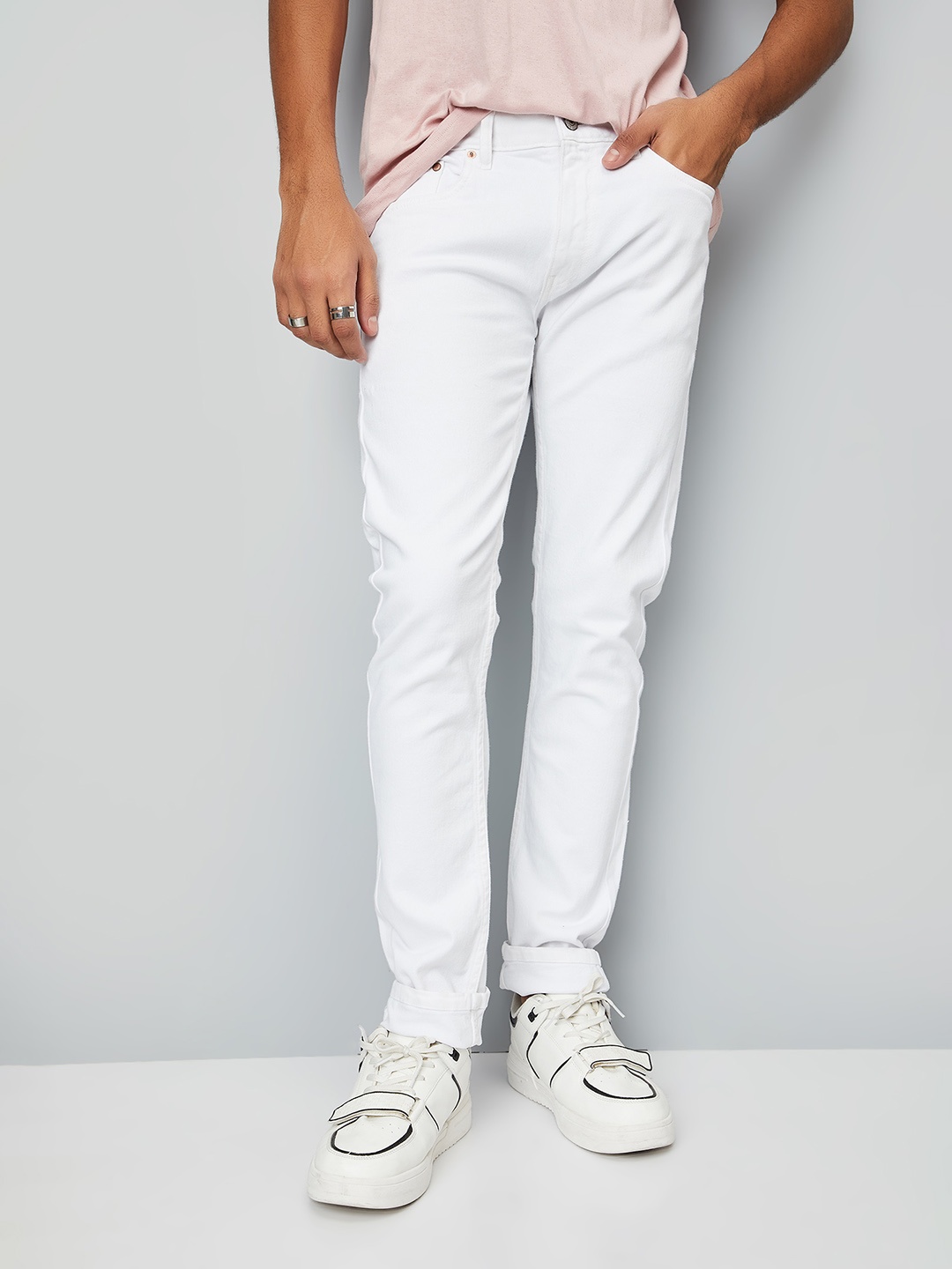 

max Men Slash Knee Jeans, White