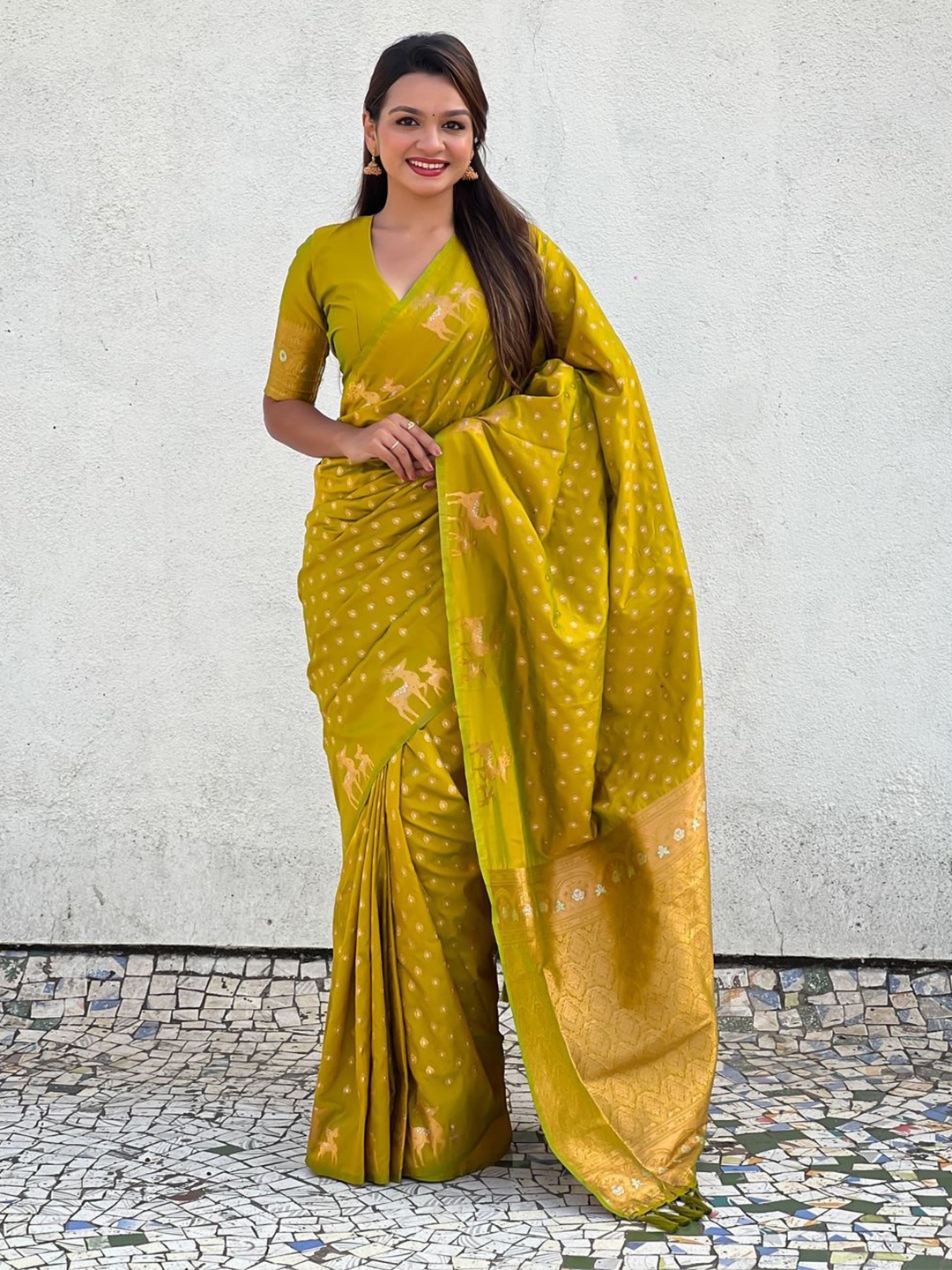 

Suha Woven Design Saree, Yellow