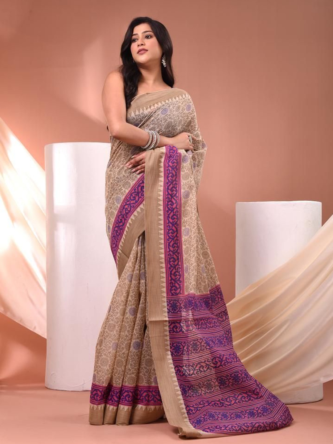 

VIBHAVARI Floral Saree, Beige