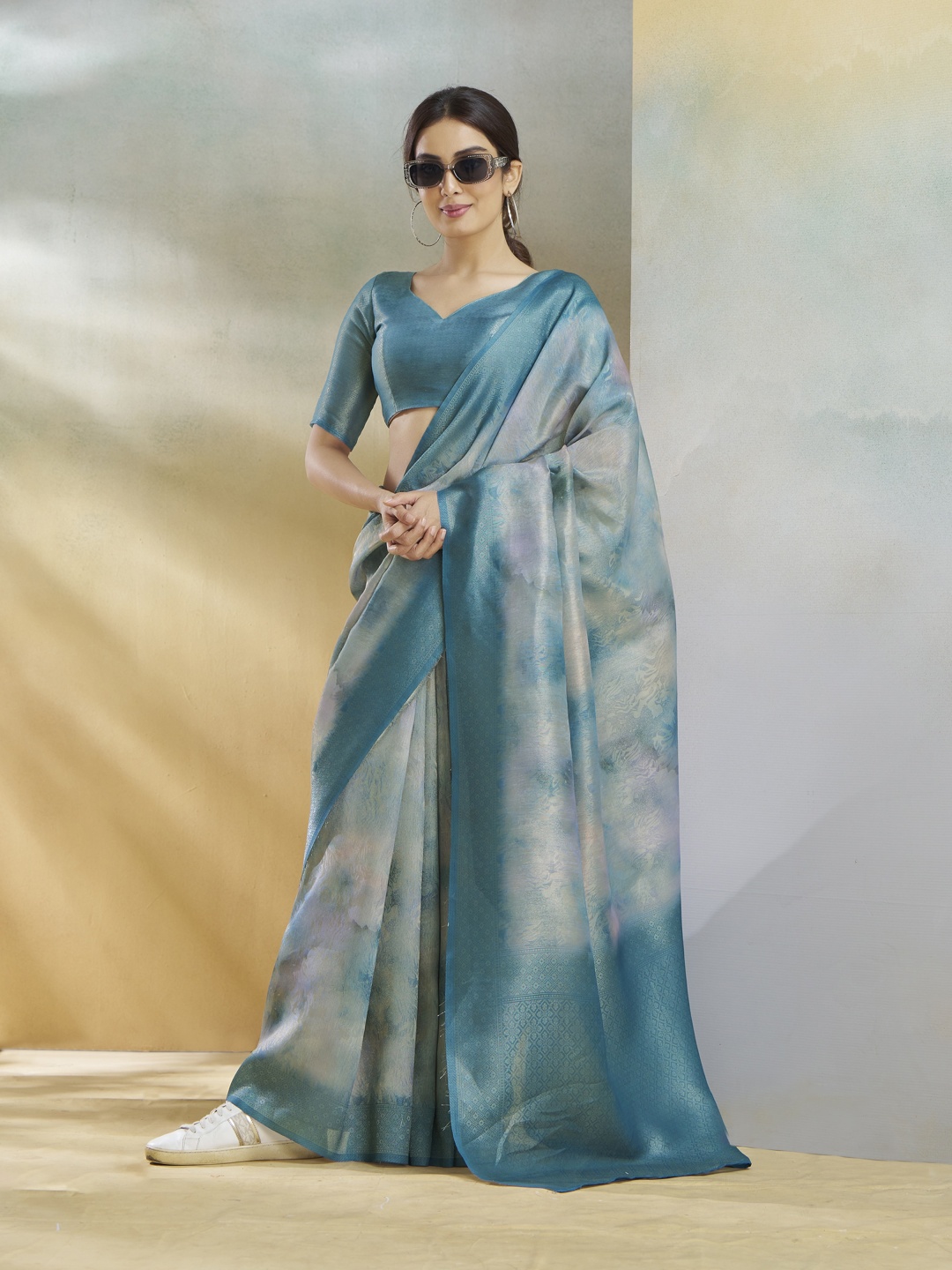 

AVANSHEE Woven Design Zari Saree, Teal