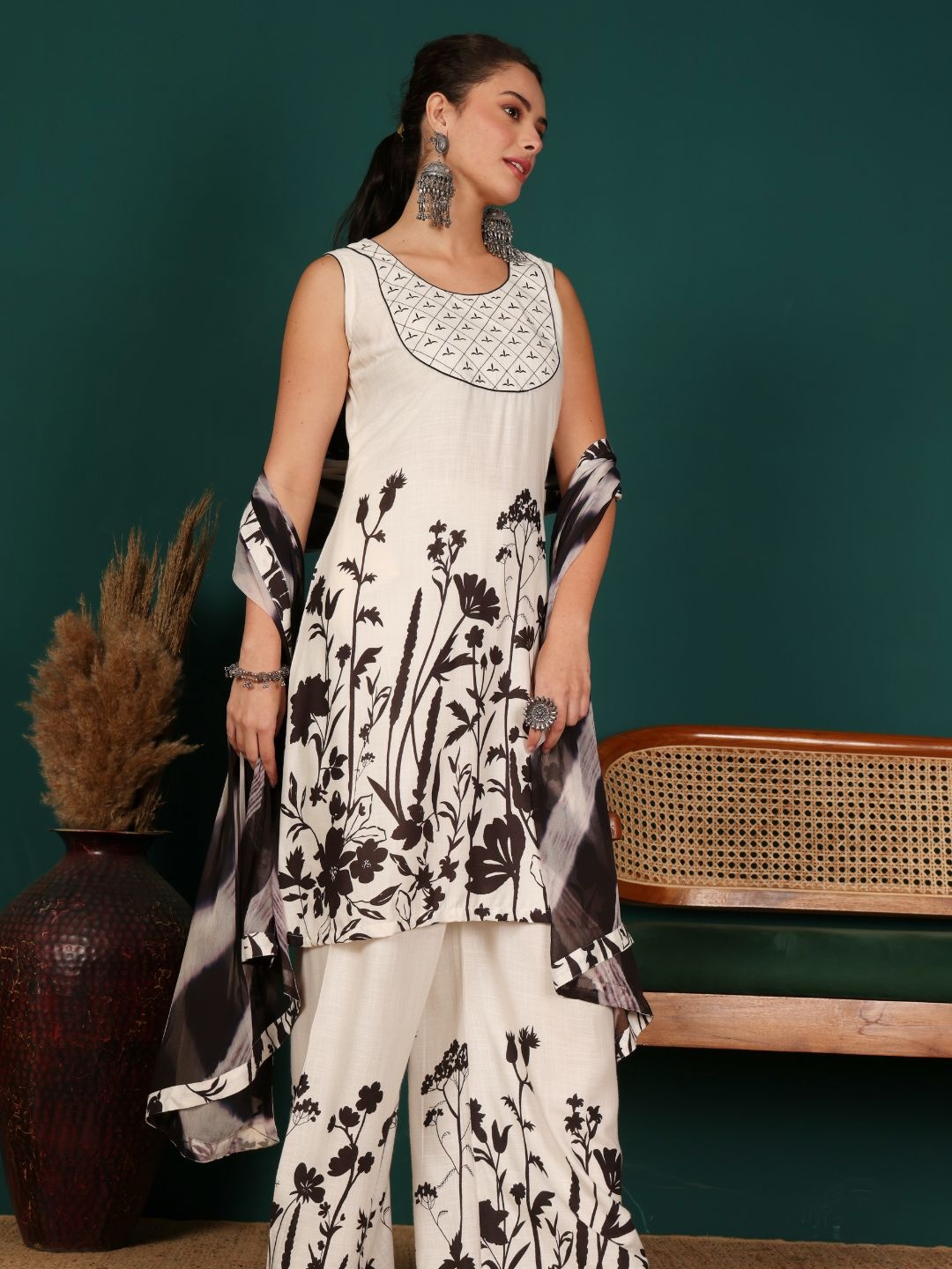 

Lative Colours of Fashion Printed Thread Work Pure Cotton Kurta with Palazzos & Dupatta, White