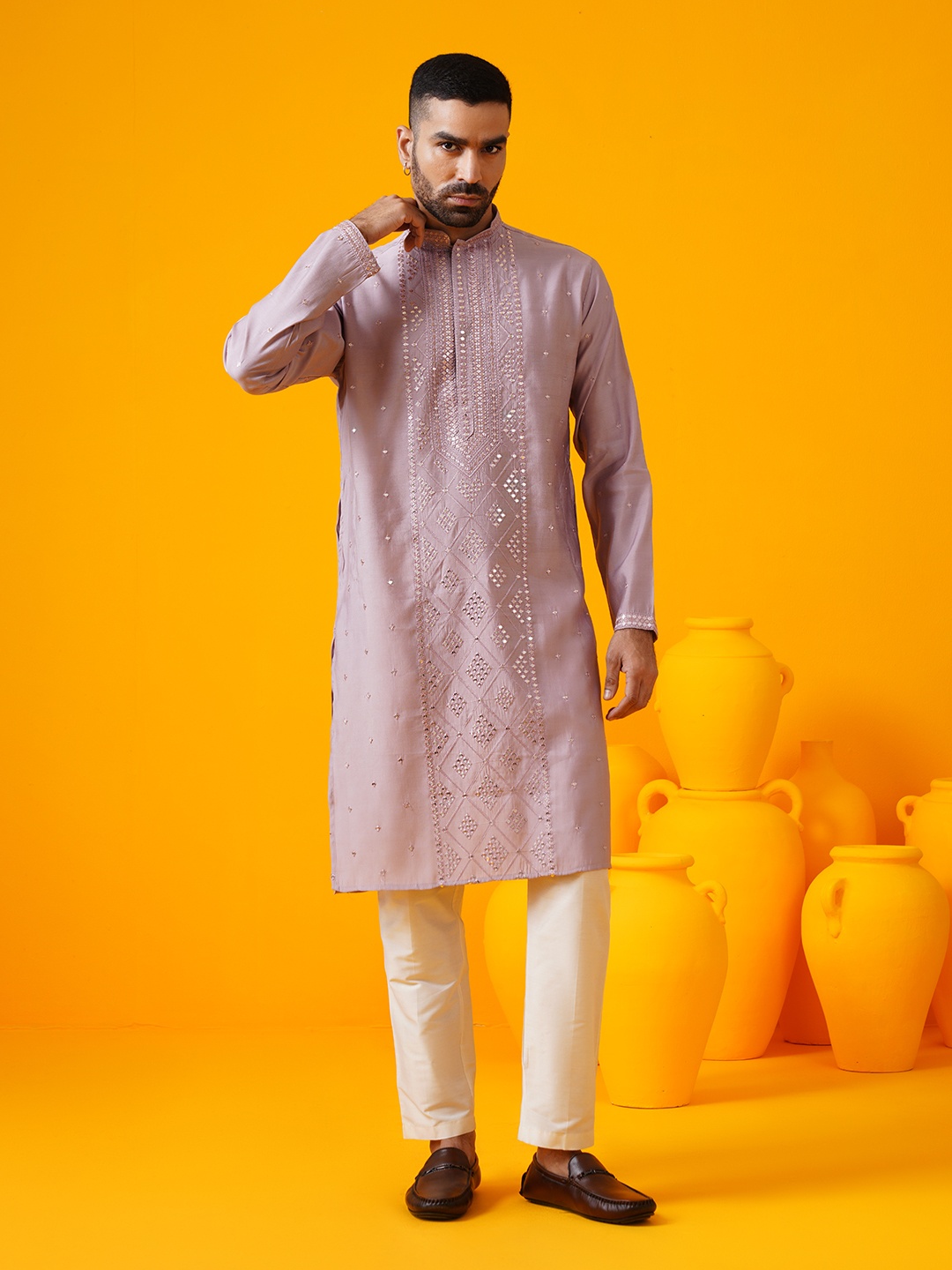 

SOJANYA LUXE Geometric Embroidered Mandarin Collar Mirror Work Straight Kurta With Trouser, Purple