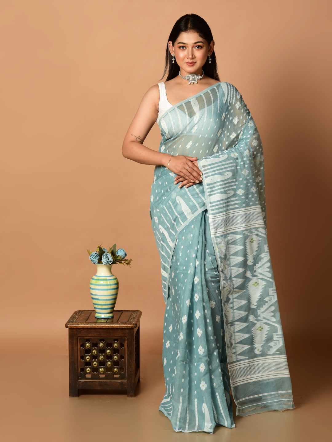 

Laa Calcutta Woven Design Silk Blend Jamdani Saree, Sea green