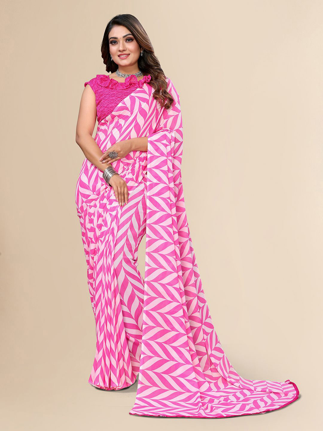 

Moda Rapido Floral Printed Saree, Pink