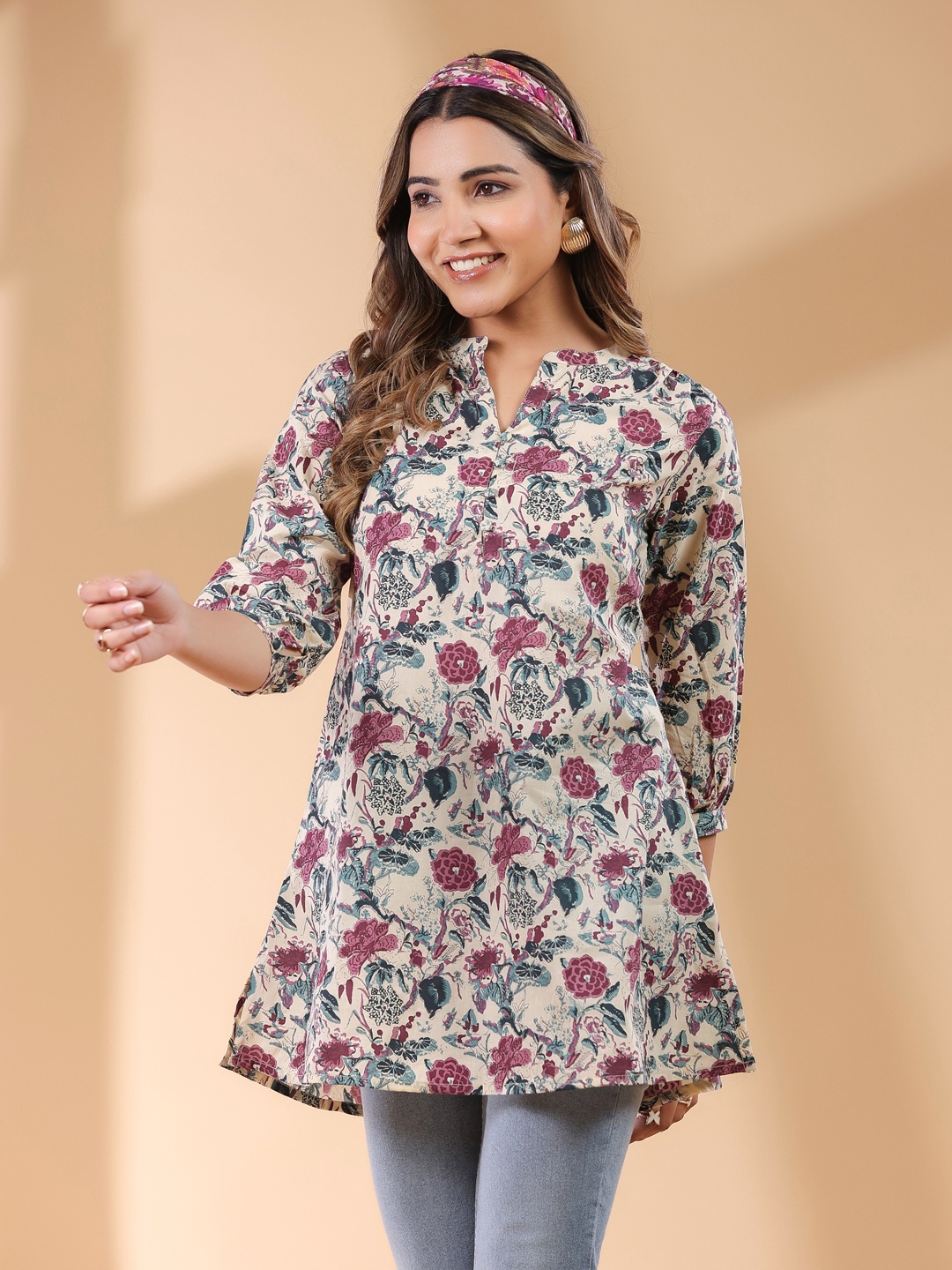 

Janasya Women's Beige Pure Cotton Floral Printed Straight Tunic