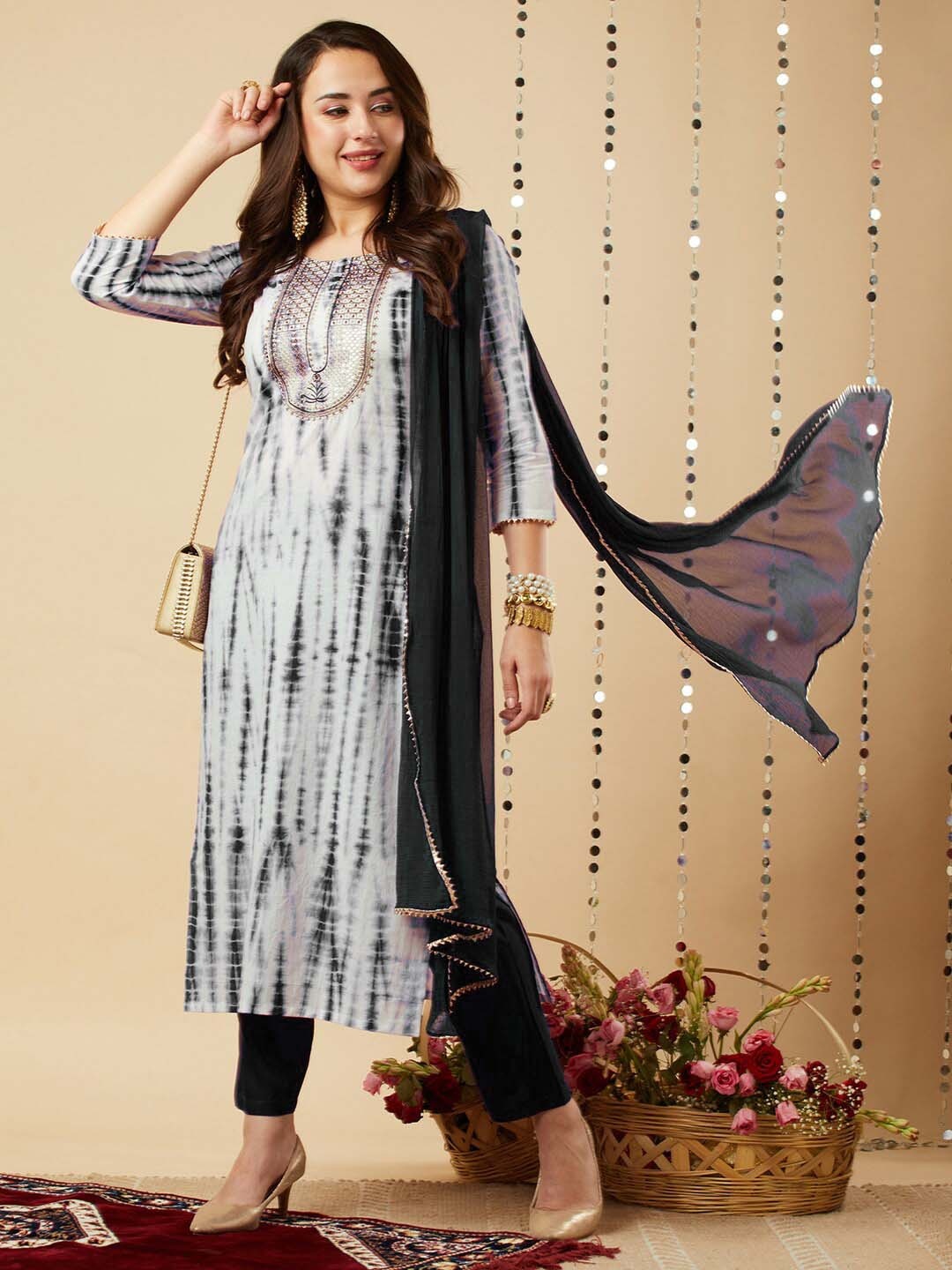 

Handish Abstract Dyed Round Neck Straight Kurta With Trousers And Dupatta, Black