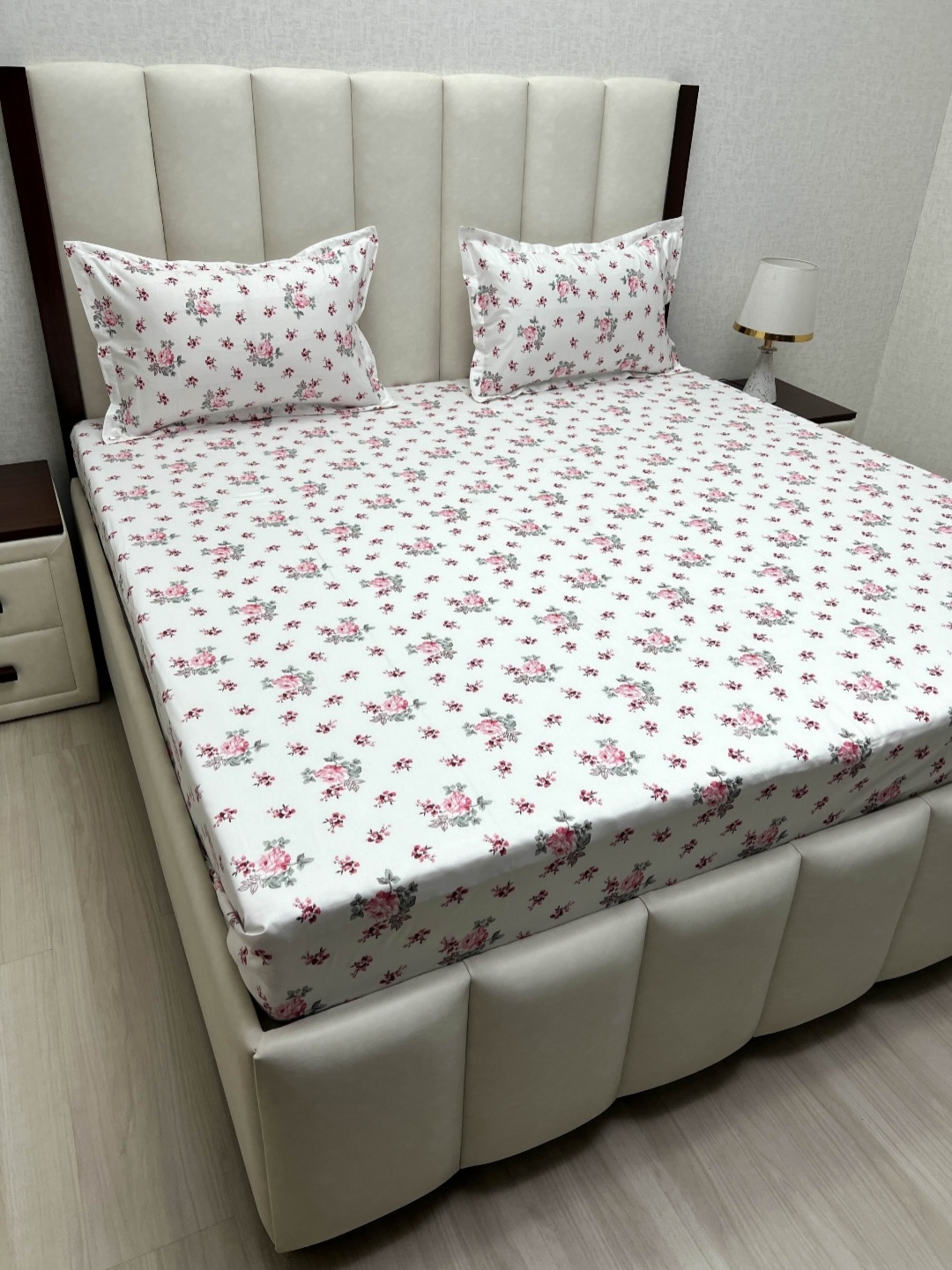 

Pure Decor Royal Passion White Printed Pure Cotton 250TC Queen Bedsheet Sets 2.28m x 2.54m