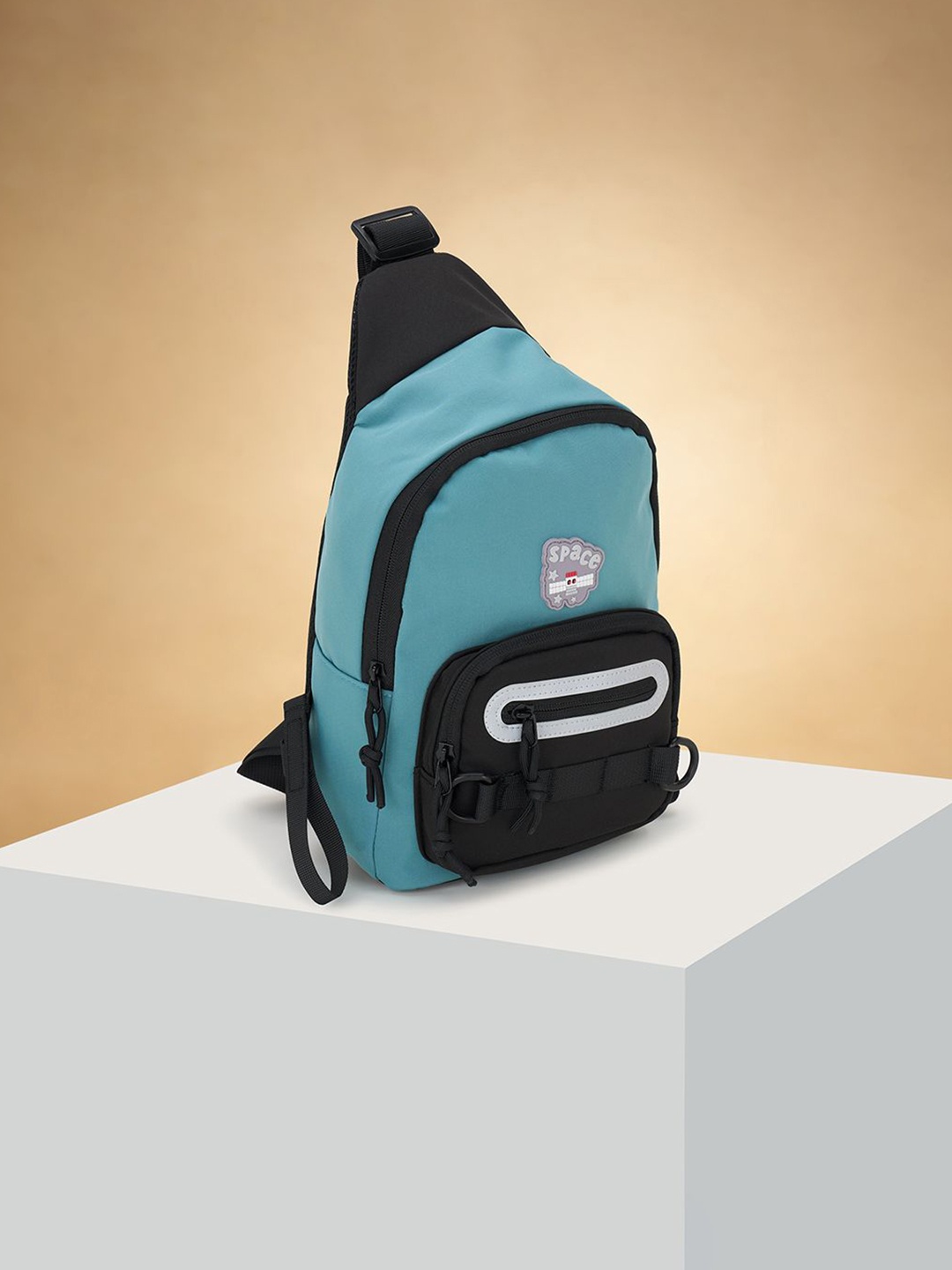 

Pantaloons Junior Boys Graphic Backpack, Teal