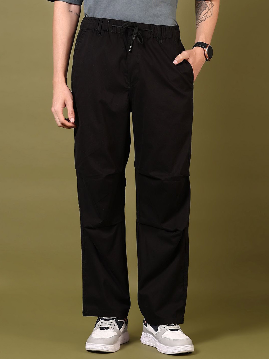

V-Mart Men Cargos Trousers, Black