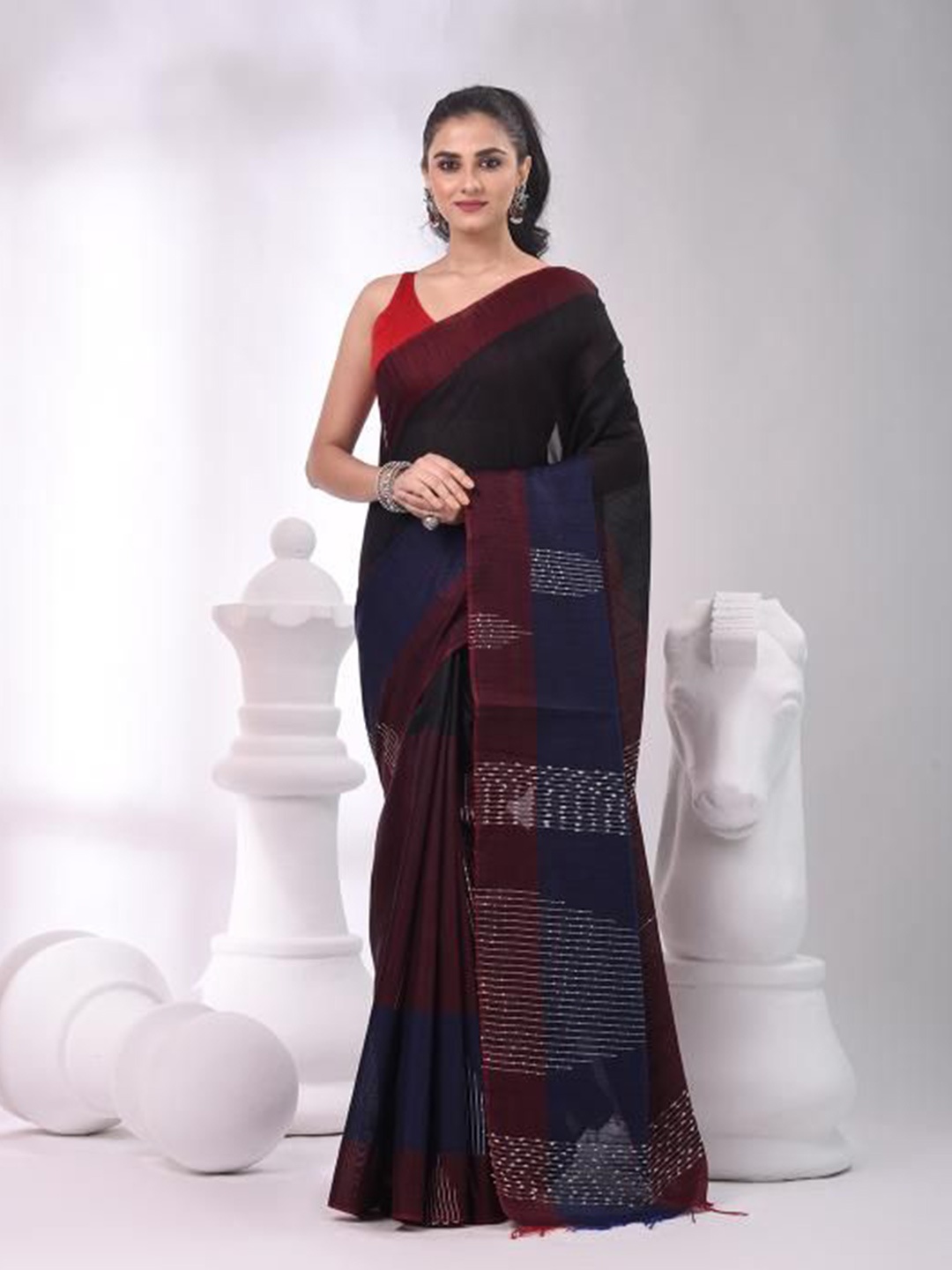 

VIBHAVARI Embellished Silk Blend Saree, Black