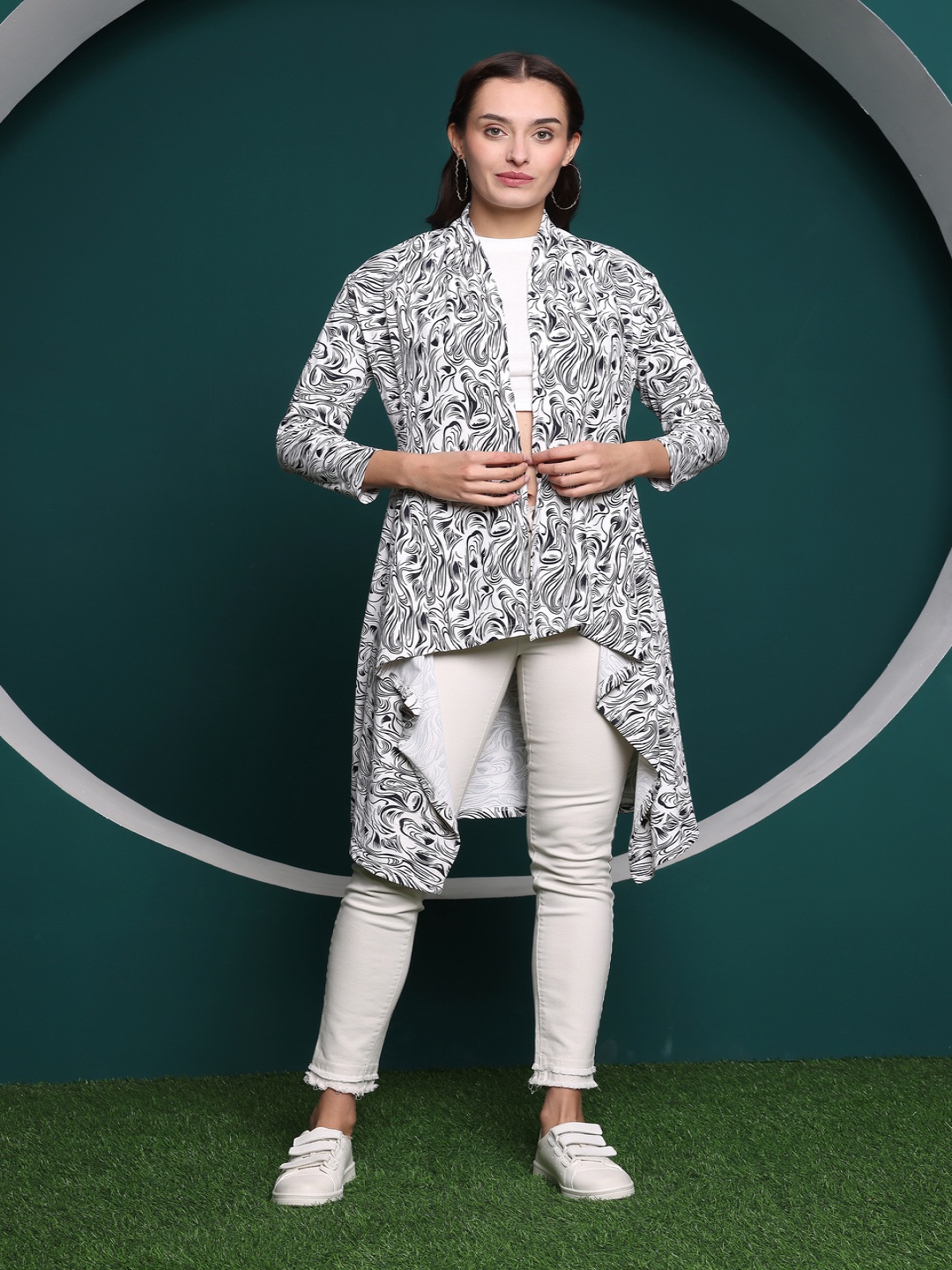 

Zicada Printed Longline High-Low Open Front Shrug, White