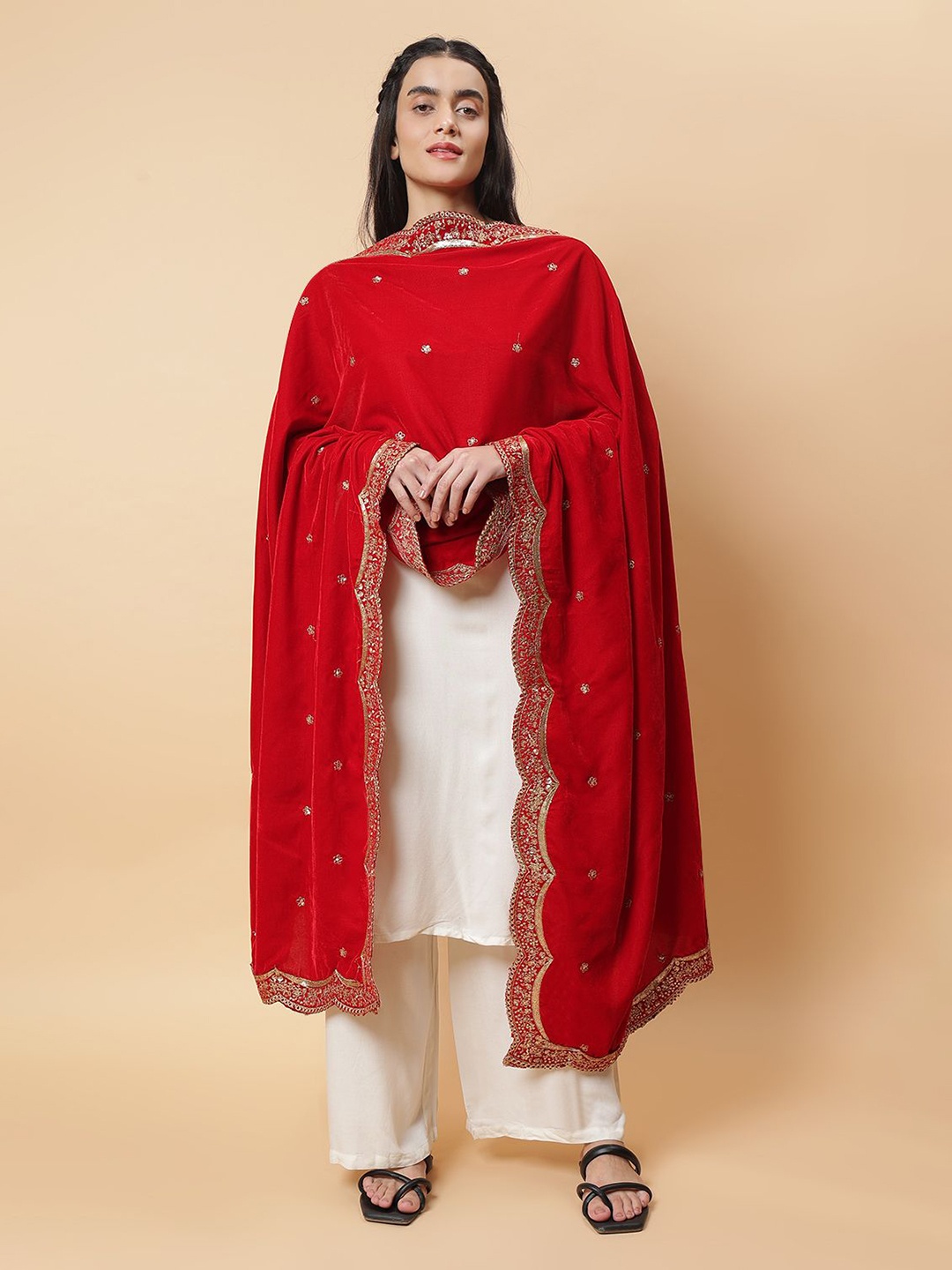 

Moda Chales Floral Embroidered Velvet Dupatta With Sequinned, Red