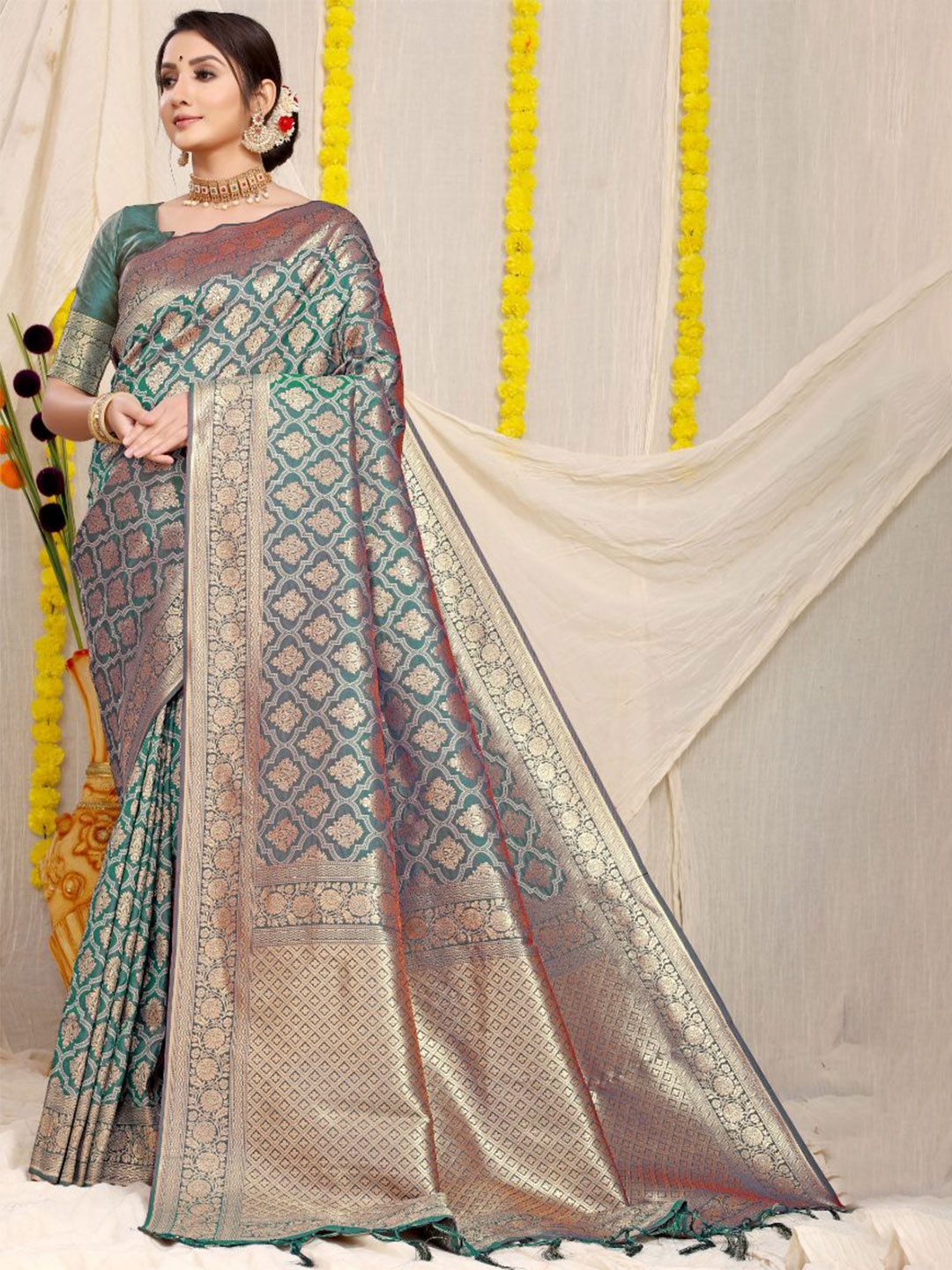 

amirat Woven Design Zari Pure Silk Banarasi Saree, Teal