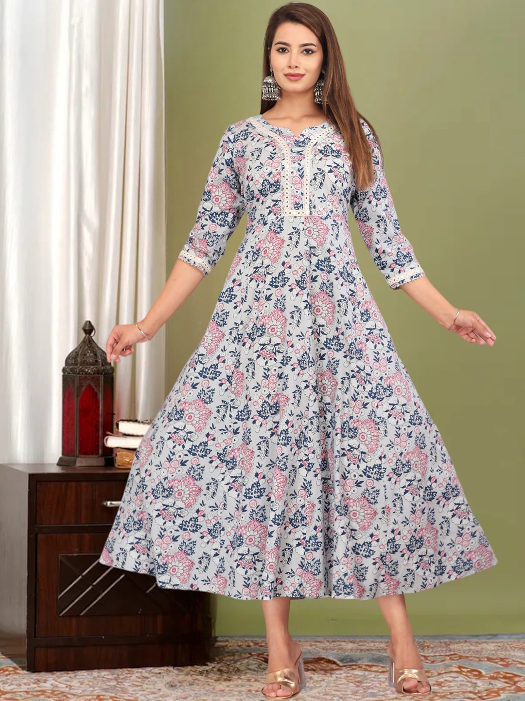 

Wawlooks Floral Printed Notch Neck Anarkali Kurta, White