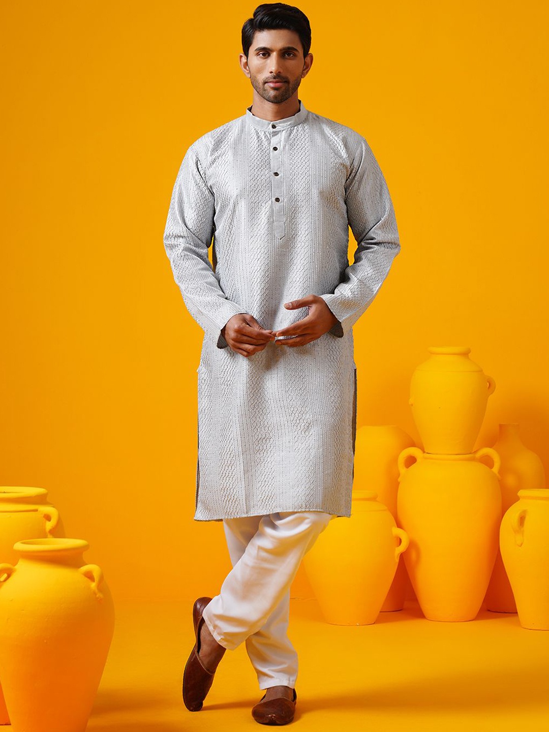 

SOJANYA Men Embroidered Regular Thread Work Kurta with Pyjamas, Grey