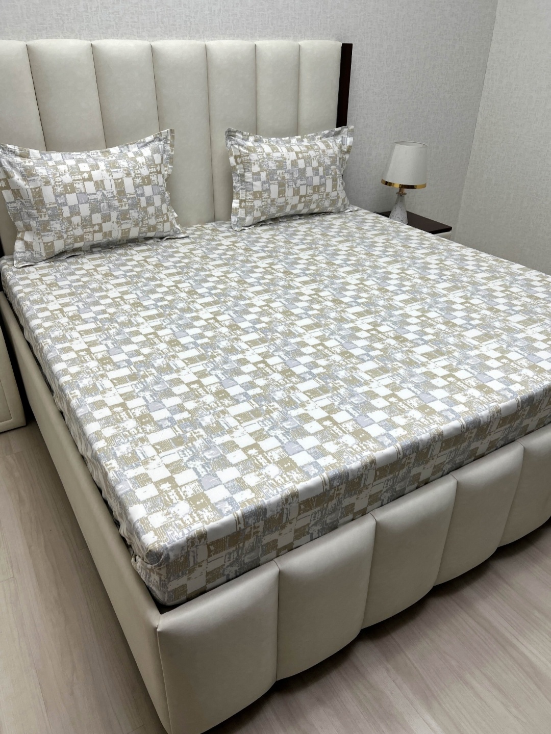 

Pure Decor Royal Passion White Printed Cotton 300 TC Queen Bedsheet Set- 2.28 m x 2.54 m