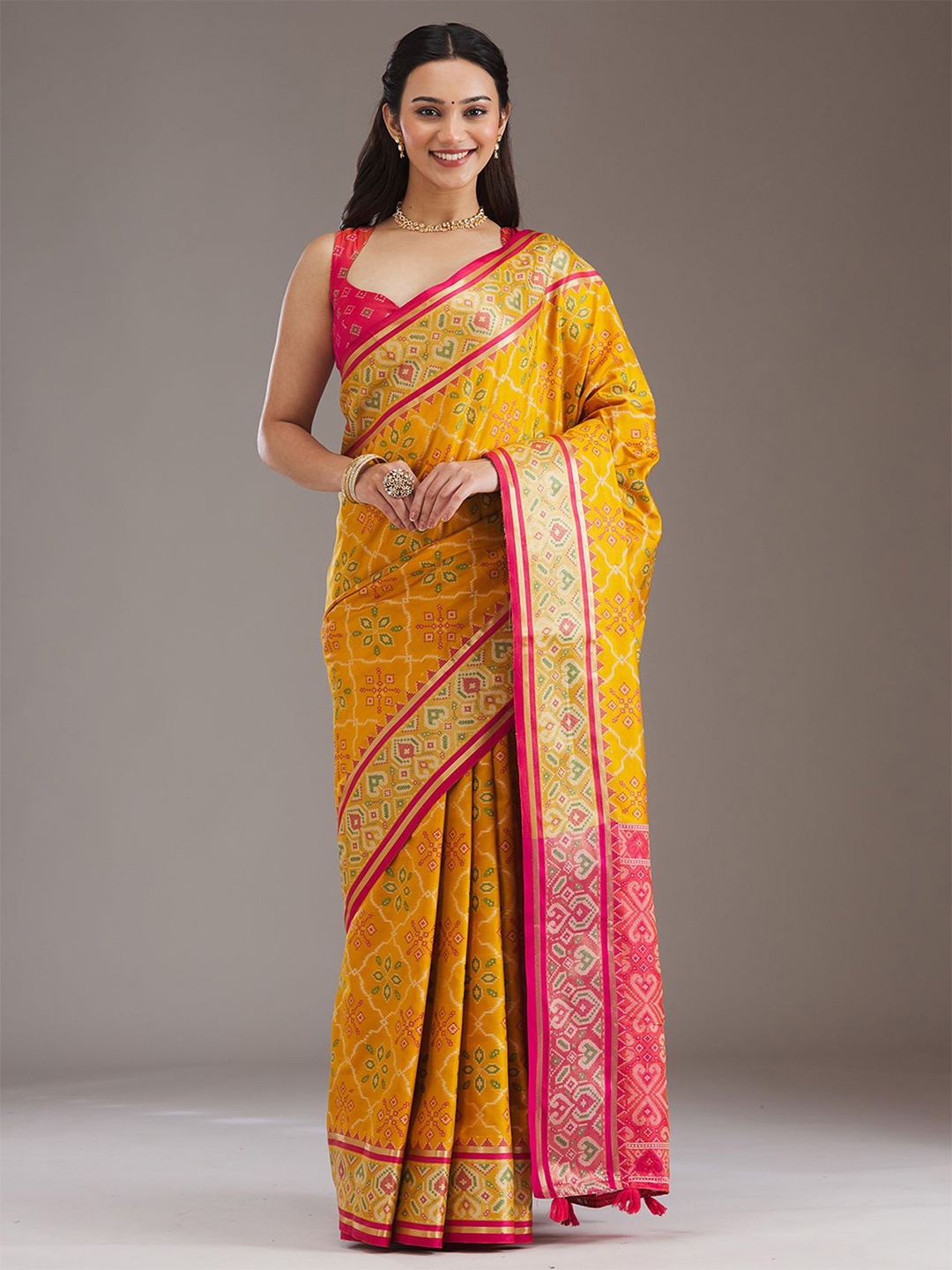 

Koskii Mustard Threadwork Art Silk Saree, Yellow