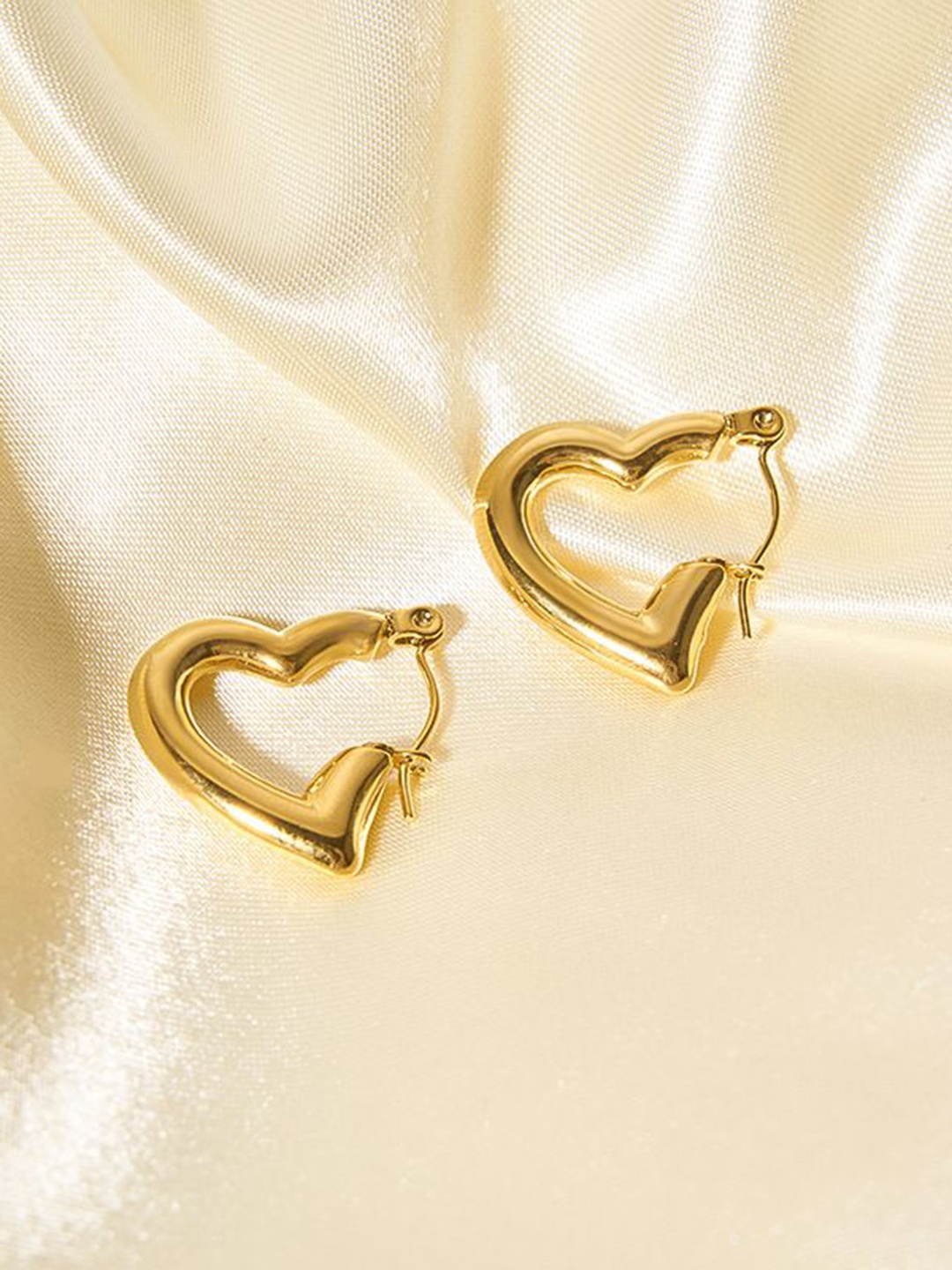 

MEENAZ Gold-Plated Stainless Steel Heart Shaped Hoop Earrings
