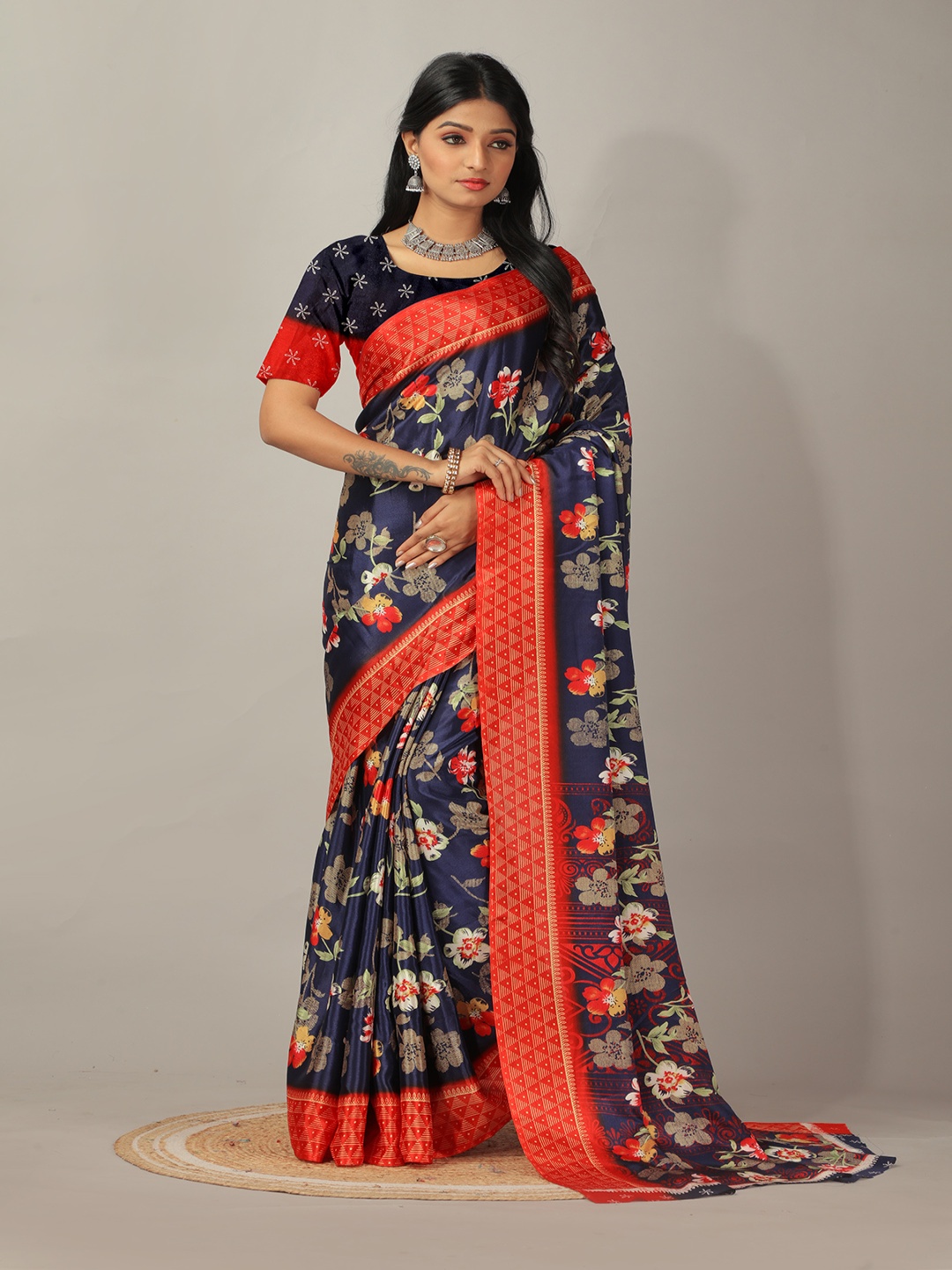 

A.V.M. SILK MILLS Floral Printed Pure Crepe Saree, Navy blue