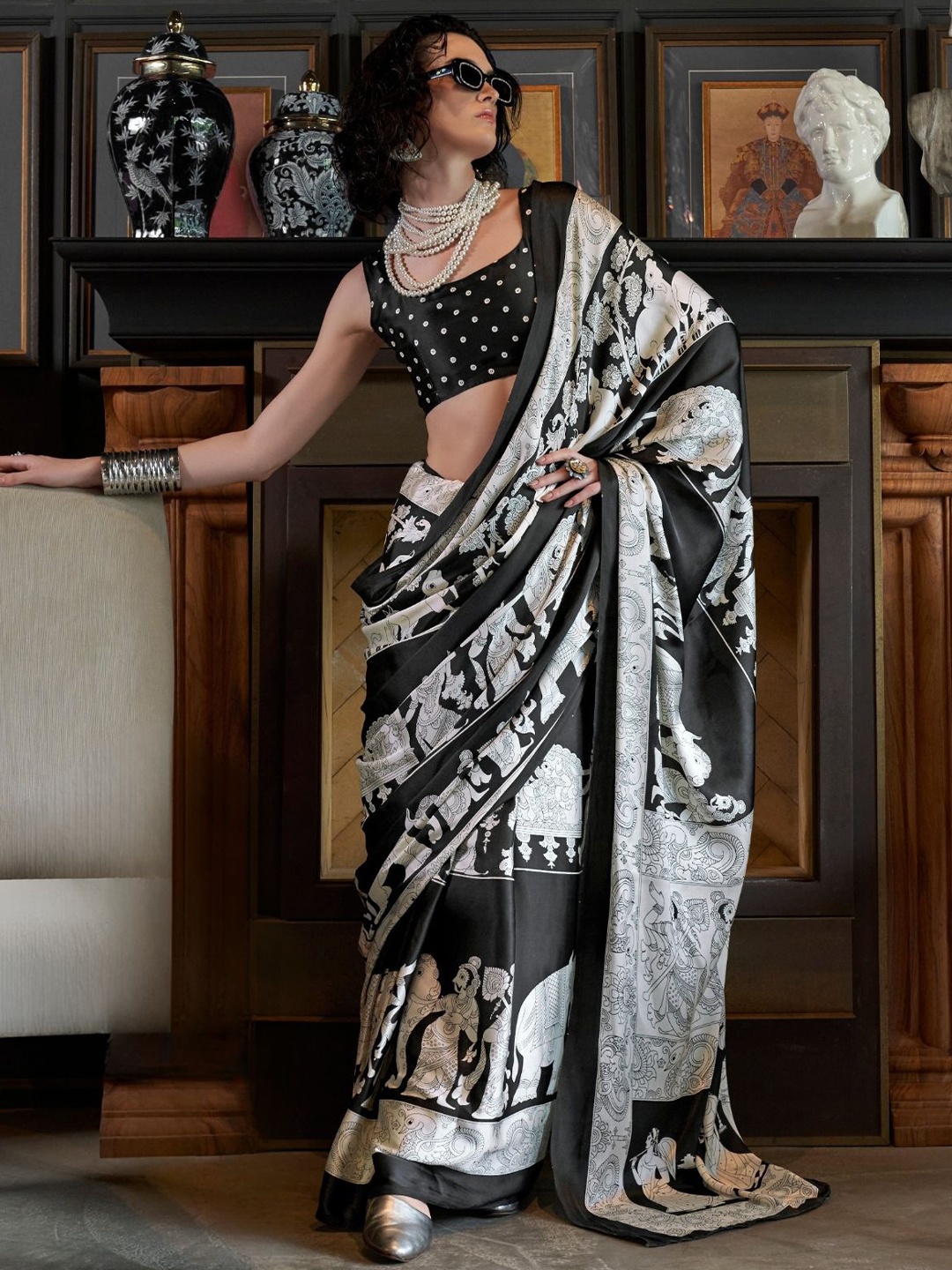 

BLENDIFY Abstract Printed Saree With Blouse Piece, White
