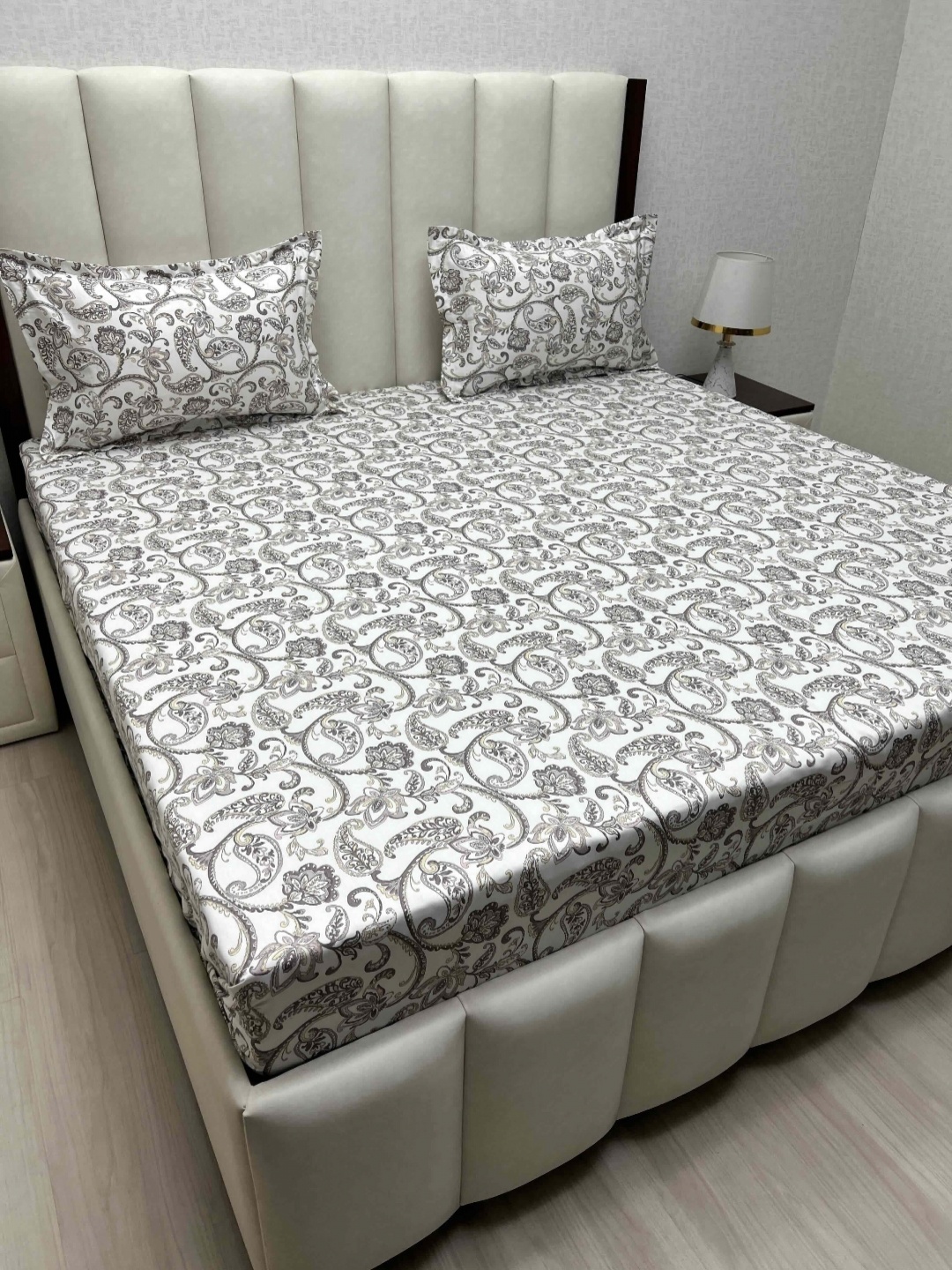 

Pure Decor Royal Passion White Printed Cotton 260 TC Queen Bedsheet Set 2.28 m x 2.54 m