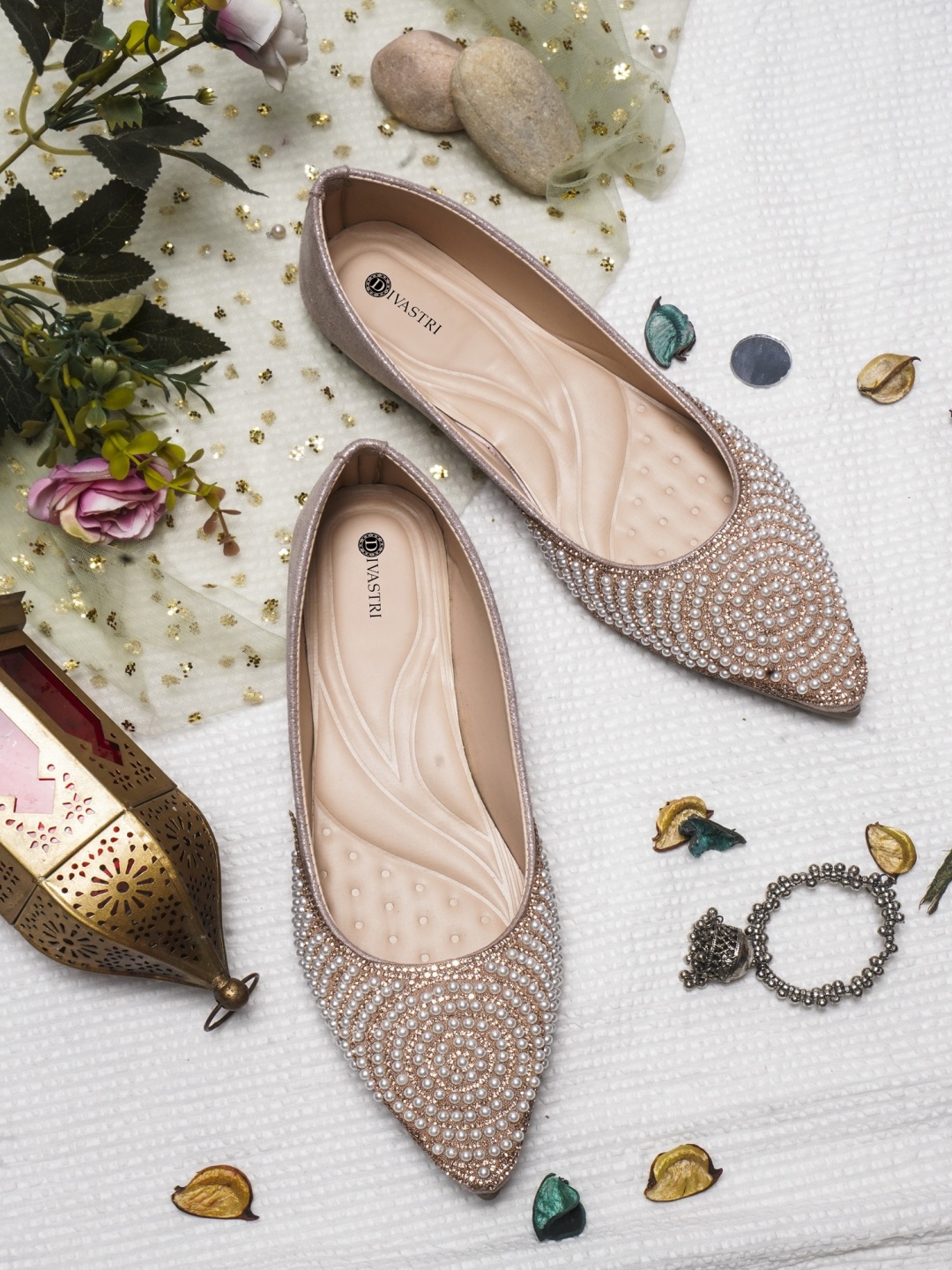 

DIVASTRI Women Ethnic Open Toe Flats, Pink
