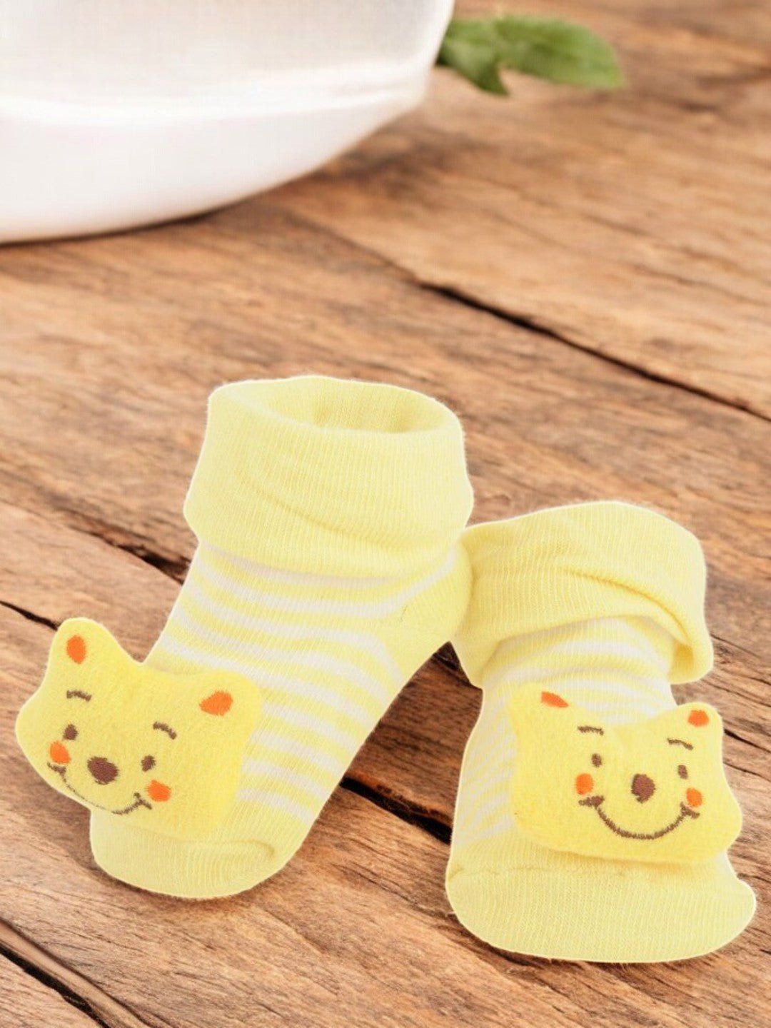 

Yellow Bee Infant Girls Patterned Non-Slip Ankle Length Socks