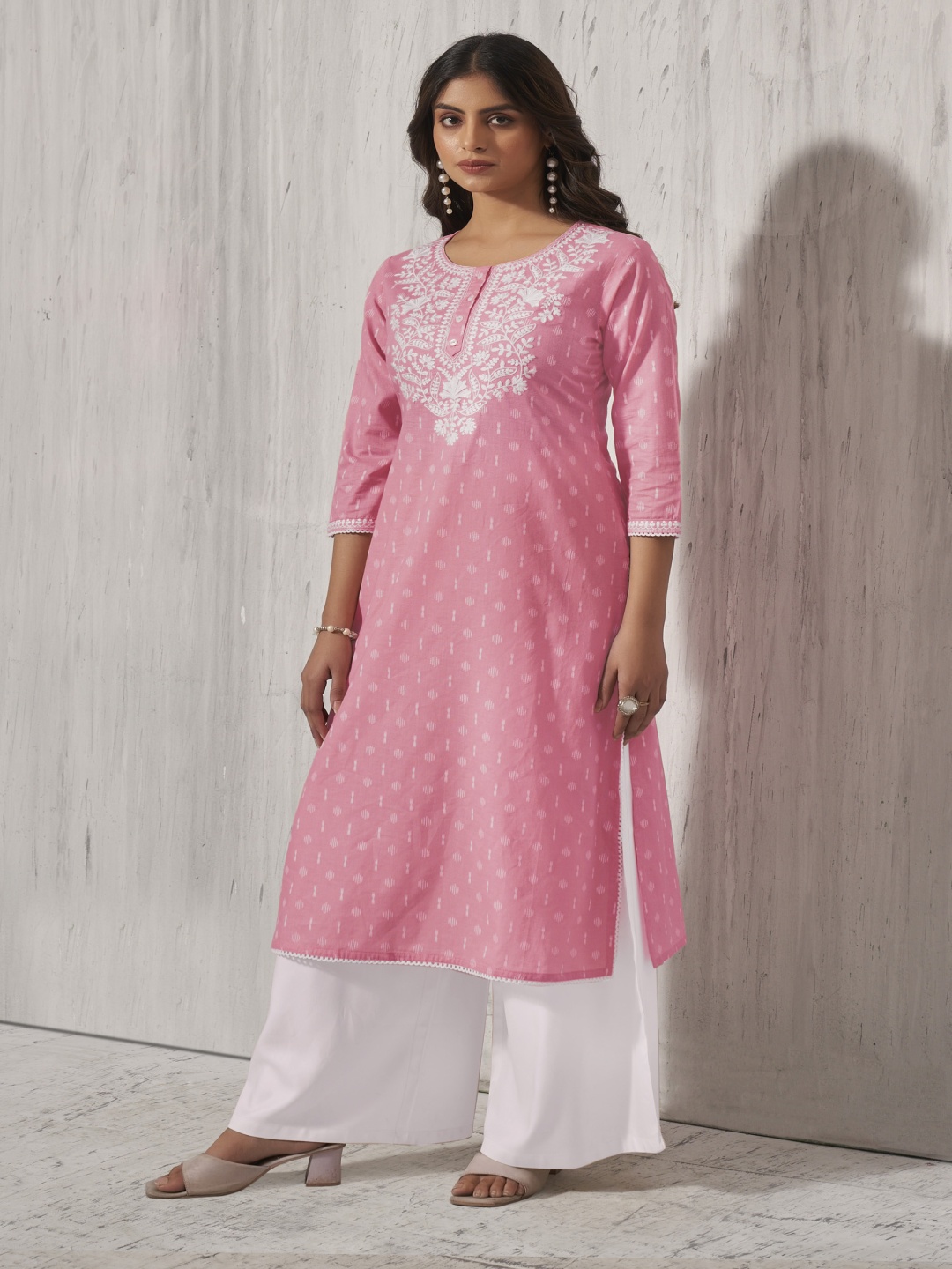 

Anouk Pink & White Floral Embroidered Round Neck Straight Kurta