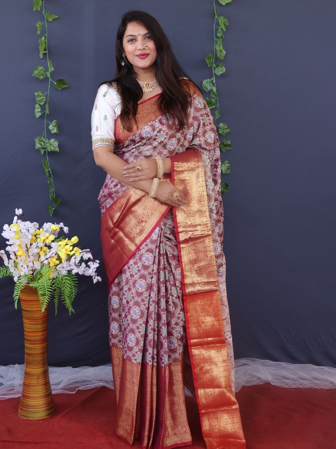 

amirat Woven Design Zari Pure Silk Kanjeevaram Saree, Burgundy