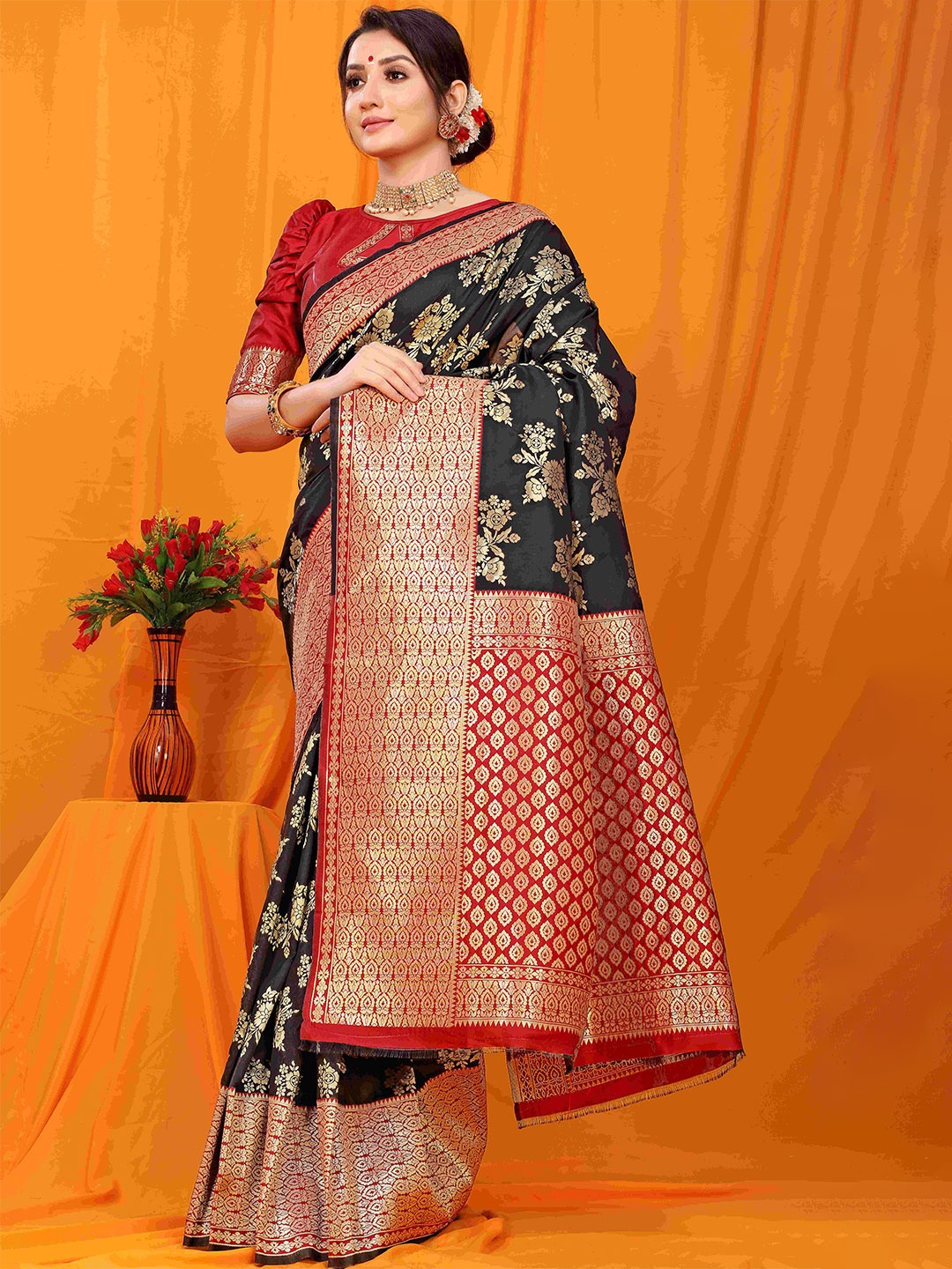 

amirat Woven Design Zari Pure Silk Banarasi Saree, Black